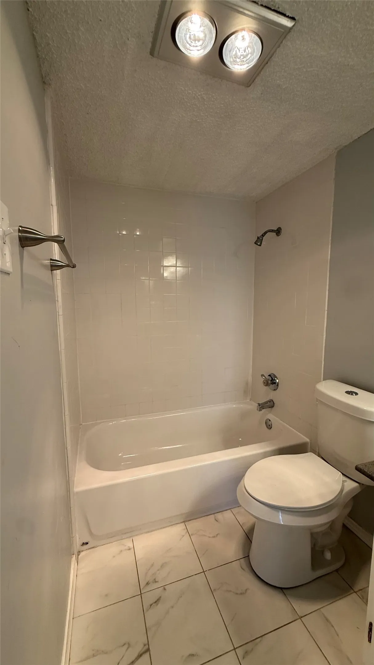 Condominium For Sale in Dallas County , 5750 Phoenix Drive 4, Dallas, Texas 75231, 1 Bedroom, 1 Bathroom, Garage spaces, 817 Sqft, built in 1981, Price $131,000, mls#21307753, Real Estate Agent in Dallas, Homes For Sale in Dallas county, Homes For Sale in Dallas, Realtor in Dallas Texas, Real Estate Brokerage Independent Realty Texas, Luminita Cordes Realtor