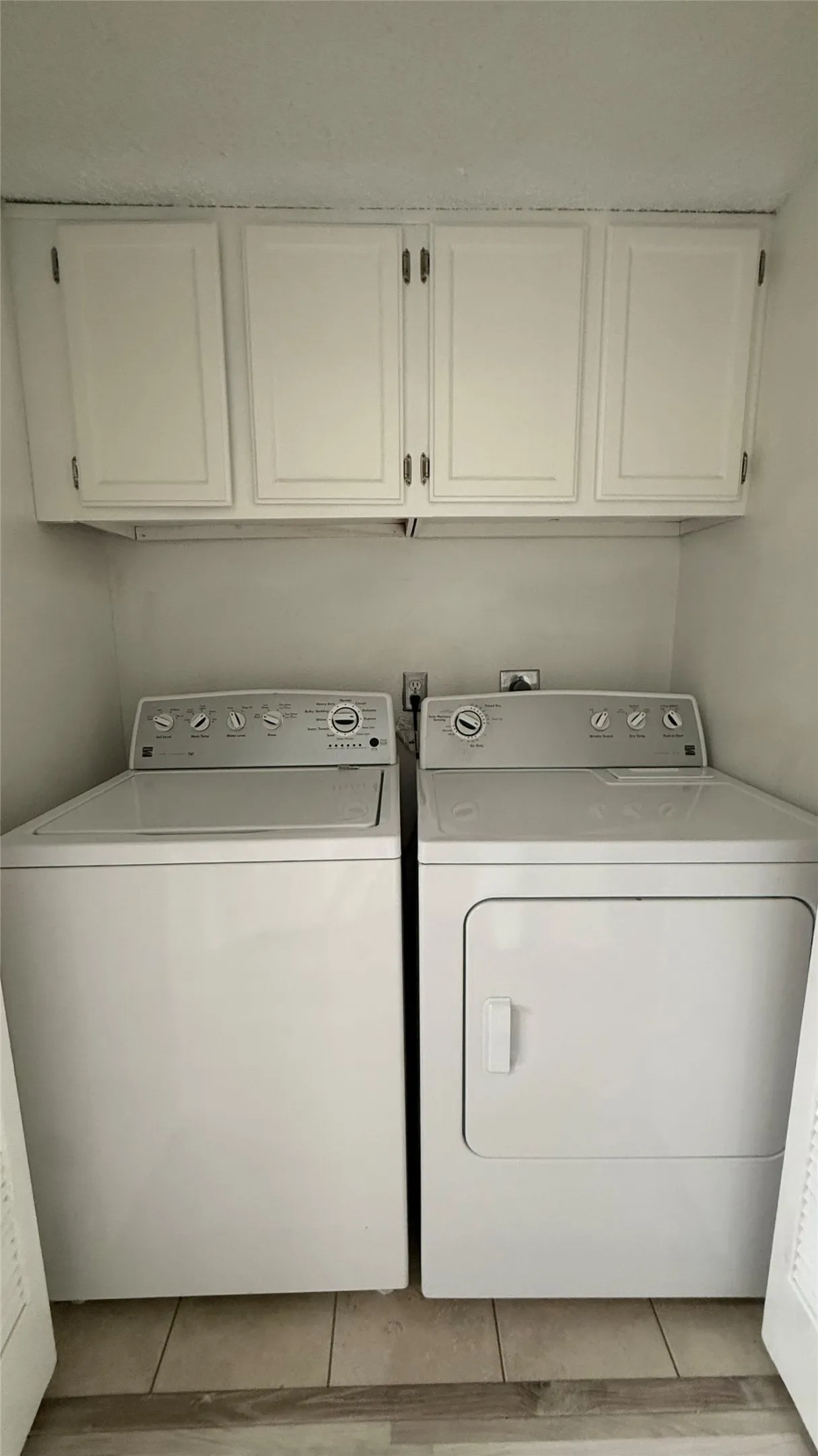 Condominium For Sale in Dallas County , 5750 Phoenix Drive 4, Dallas, Texas 75231, 1 Bedroom, 1 Bathroom, Garage spaces, 817 Sqft, built in 1981, Price $131,000, mls#21307753, Real Estate Agent in Dallas, Homes For Sale in Dallas county, Homes For Sale in Dallas, Realtor in Dallas Texas, Real Estate Brokerage Independent Realty Texas, Luminita Cordes Realtor