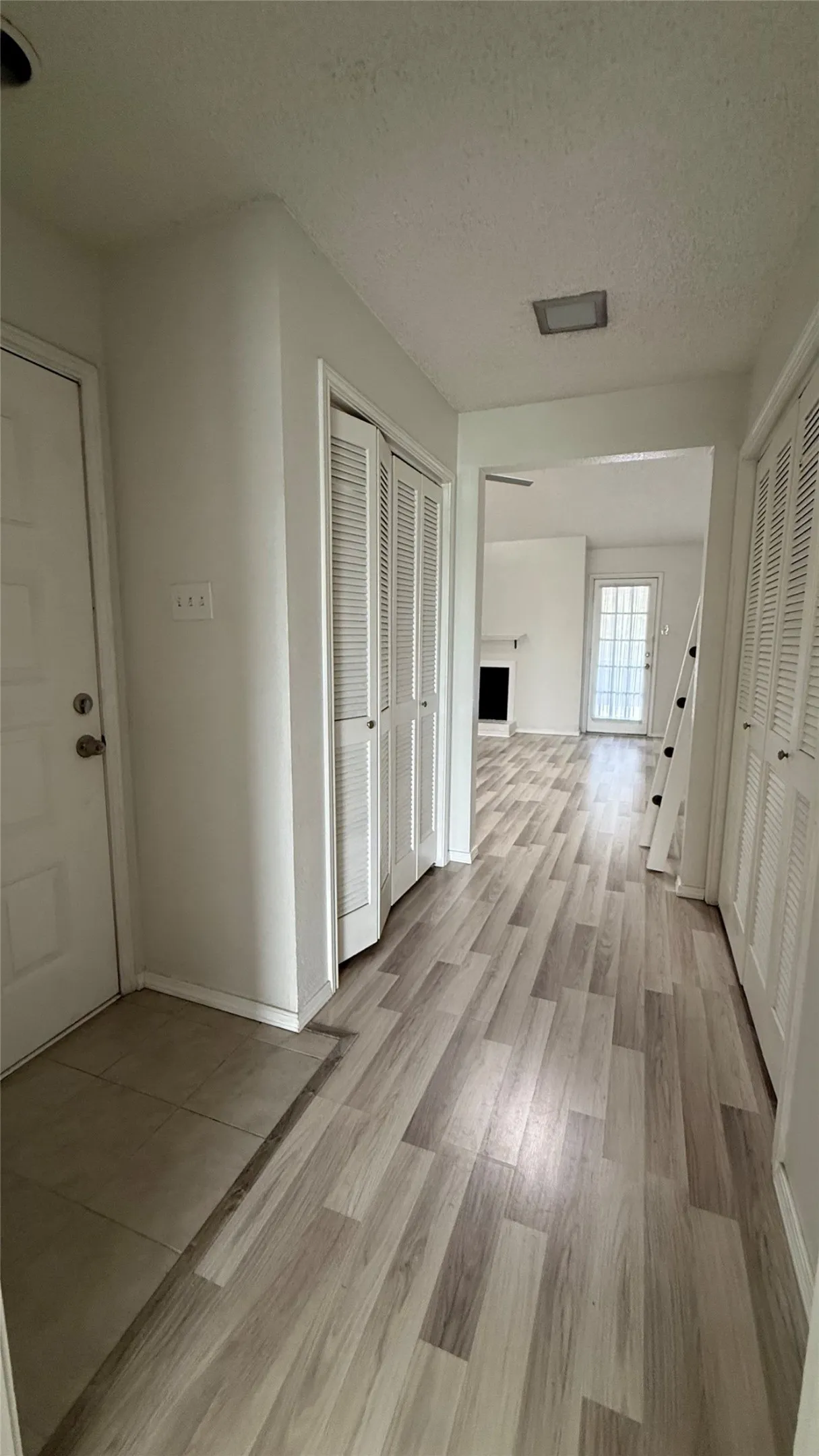 Condominium For Sale in Dallas County , 5750 Phoenix Drive 4, Dallas, Texas 75231, 1 Bedroom, 1 Bathroom, Garage spaces, 817 Sqft, built in 1981, Price $131,000, mls#21307753, Real Estate Agent in Dallas, Homes For Sale in Dallas county, Homes For Sale in Dallas, Realtor in Dallas Texas, Real Estate Brokerage Independent Realty Texas, Luminita Cordes Realtor