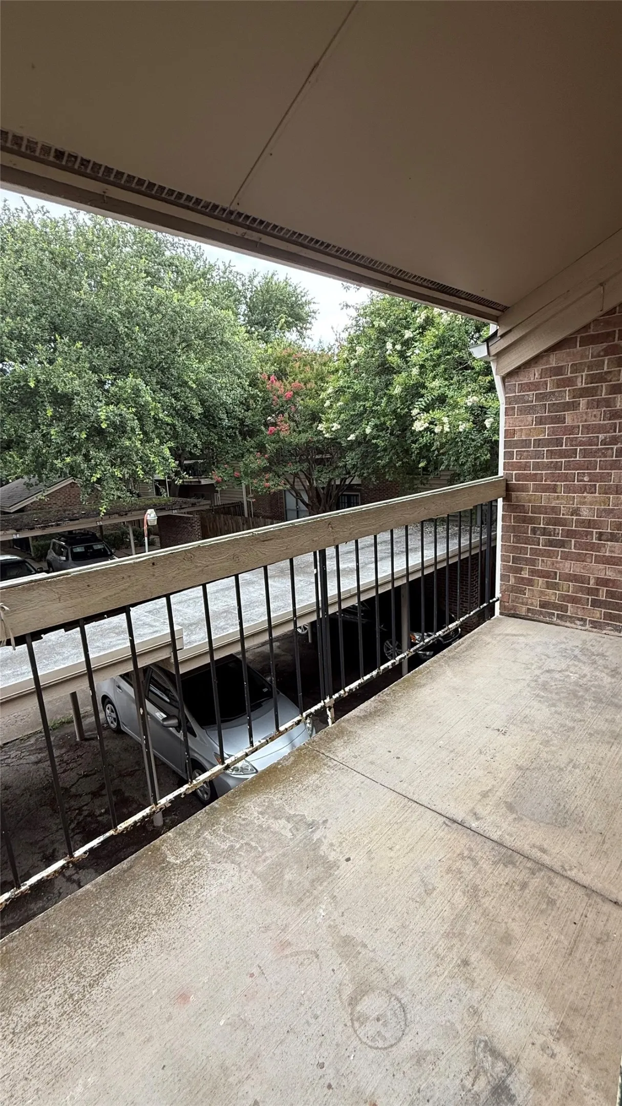 Condominium For Sale in Dallas County , 5750 Phoenix Drive 4, Dallas, Texas 75231, 1 Bedroom, 1 Bathroom, Garage spaces, 817 Sqft, built in 1981, Price $131,000, mls#21307753, Real Estate Agent in Dallas, Homes For Sale in Dallas county, Homes For Sale in Dallas, Realtor in Dallas Texas, Real Estate Brokerage Independent Realty Texas, Luminita Cordes Realtor
