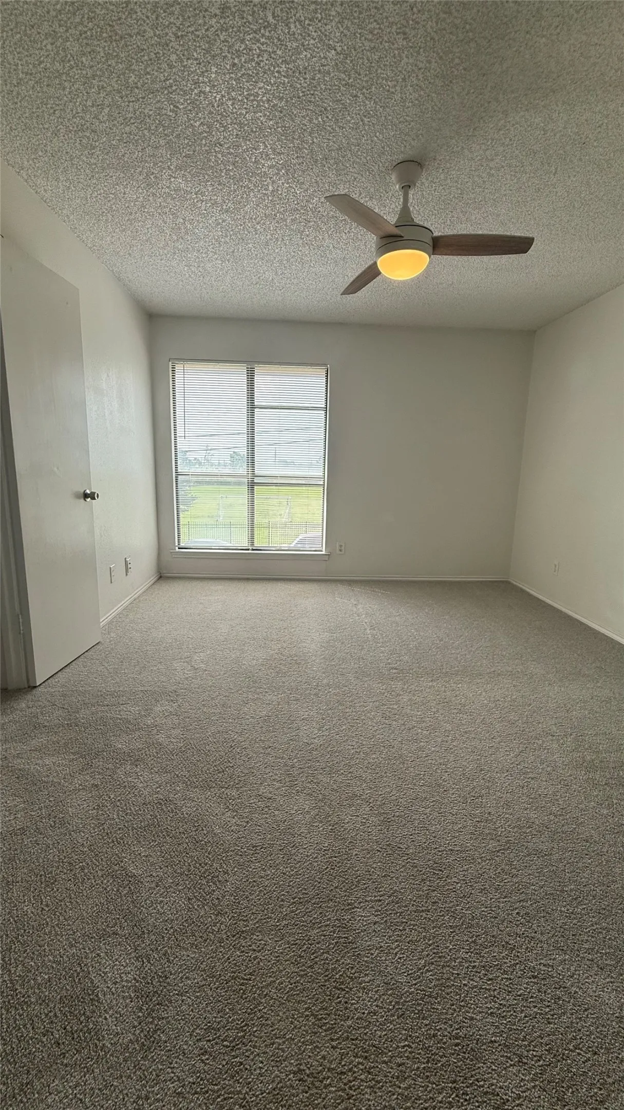 Condominium For Sale in Dallas County , 5750 Phoenix Drive 4, Dallas, Texas 75231, 1 Bedroom, 1 Bathroom, Garage spaces, 817 Sqft, built in 1981, Price $131,000, mls#21307753, Real Estate Agent in Dallas, Homes For Sale in Dallas county, Homes For Sale in Dallas, Realtor in Dallas Texas, Real Estate Brokerage Independent Realty Texas, Luminita Cordes Realtor