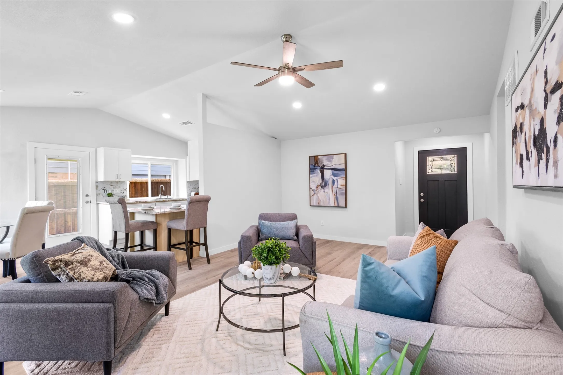 Single Family Residence For Sale in Rockwall County , 212 Mapleridge Drive, Rockwall, Texas 75032, 3 Bedroom, 2 Bathroom, 2 Garage spaces, 1,247 Sqft, built in 1985, mls#21290301, Real Estate Agent in Rockwall, Homes For Sale in Rockwall county, Homes For Sale in Rockwall, Realtor in Rockwall Texas, Real Estate Brokerage Independent Realty Texas, Luminita Cordes Realtor