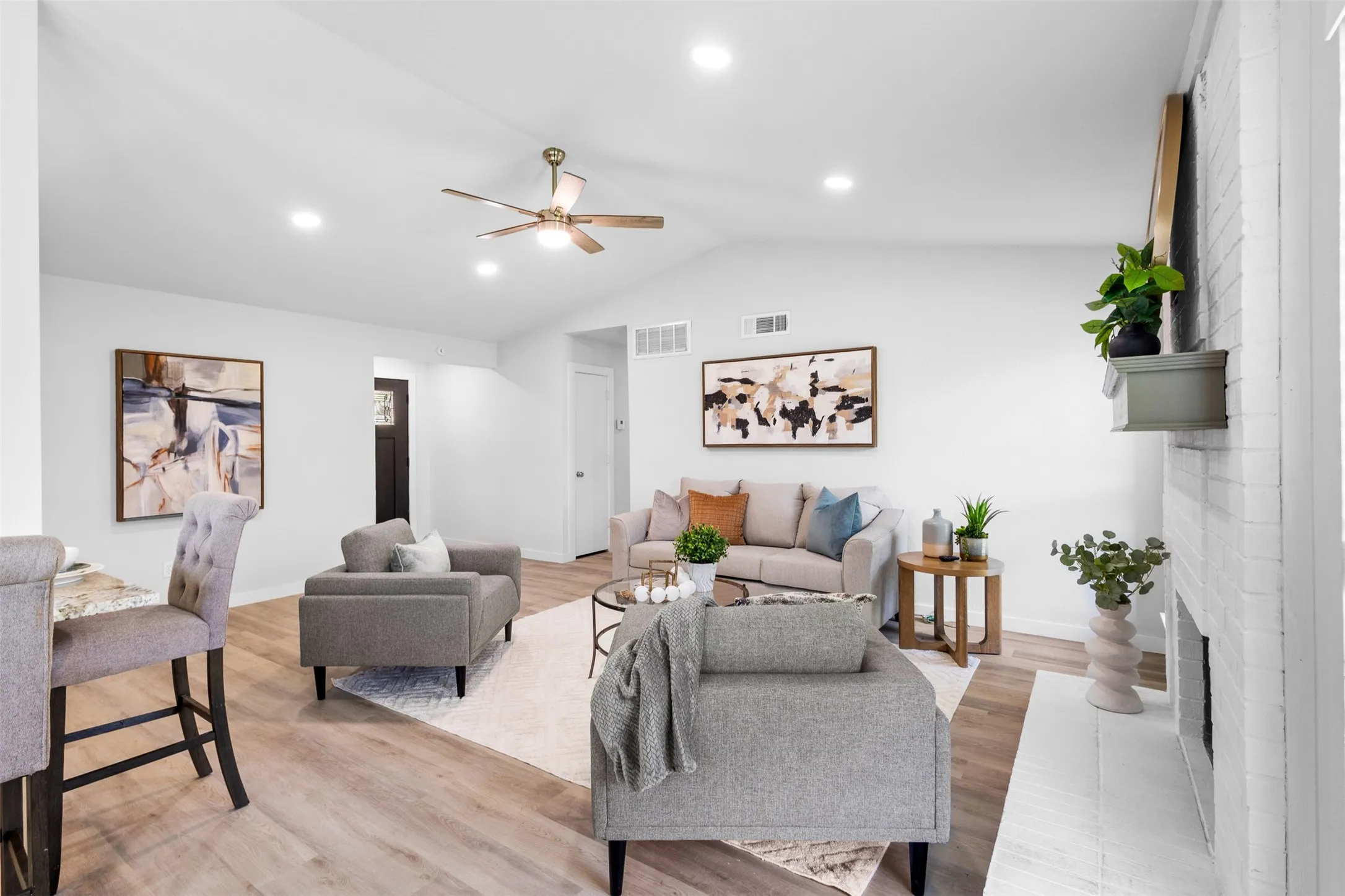 Single Family Residence For Sale in Rockwall County , 212 Mapleridge Drive, Rockwall, Texas 75032, 3 Bedroom, 2 Bathroom, 2 Garage spaces, 1,247 Sqft, built in 1985, mls#21290301, Real Estate Agent in Rockwall, Homes For Sale in Rockwall county, Homes For Sale in Rockwall, Realtor in Rockwall Texas, Real Estate Brokerage Independent Realty Texas, Luminita Cordes Realtor