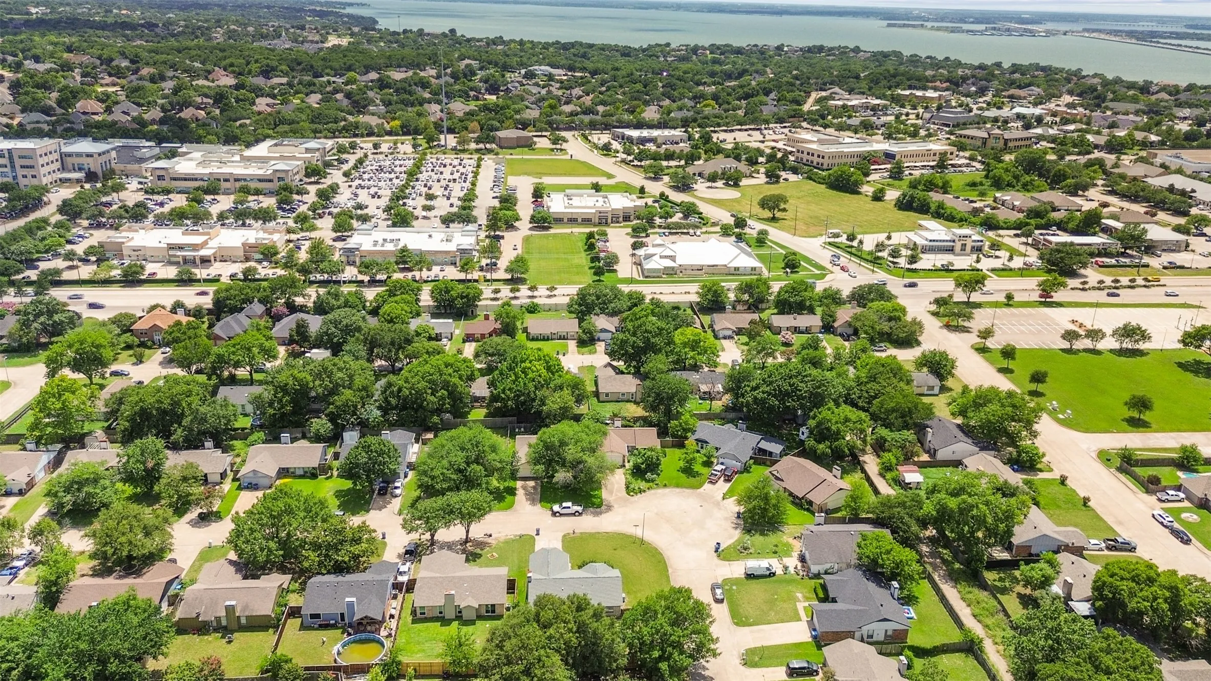 Single Family Residence For Sale in Rockwall County , 212 Mapleridge Drive, Rockwall, Texas 75032, 3 Bedroom, 2 Bathroom, 2 Garage spaces, 1,247 Sqft, built in 1985, mls#21290301, Real Estate Agent in Rockwall, Homes For Sale in Rockwall county, Homes For Sale in Rockwall, Realtor in Rockwall Texas, Real Estate Brokerage Independent Realty Texas, Luminita Cordes Realtor