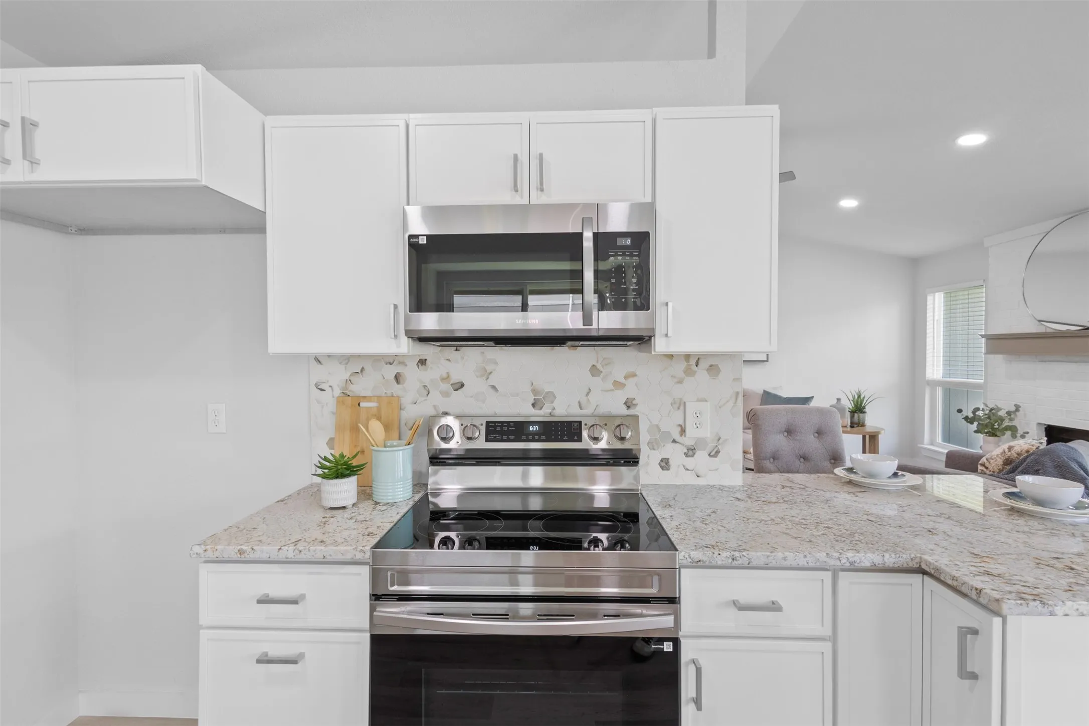 Single Family Residence For Sale in Rockwall County , 212 Mapleridge Drive, Rockwall, Texas 75032, 3 Bedroom, 2 Bathroom, 2 Garage spaces, 1,247 Sqft, built in 1985, mls#21290301, Real Estate Agent in Rockwall, Homes For Sale in Rockwall county, Homes For Sale in Rockwall, Realtor in Rockwall Texas, Real Estate Brokerage Independent Realty Texas, Luminita Cordes Realtor