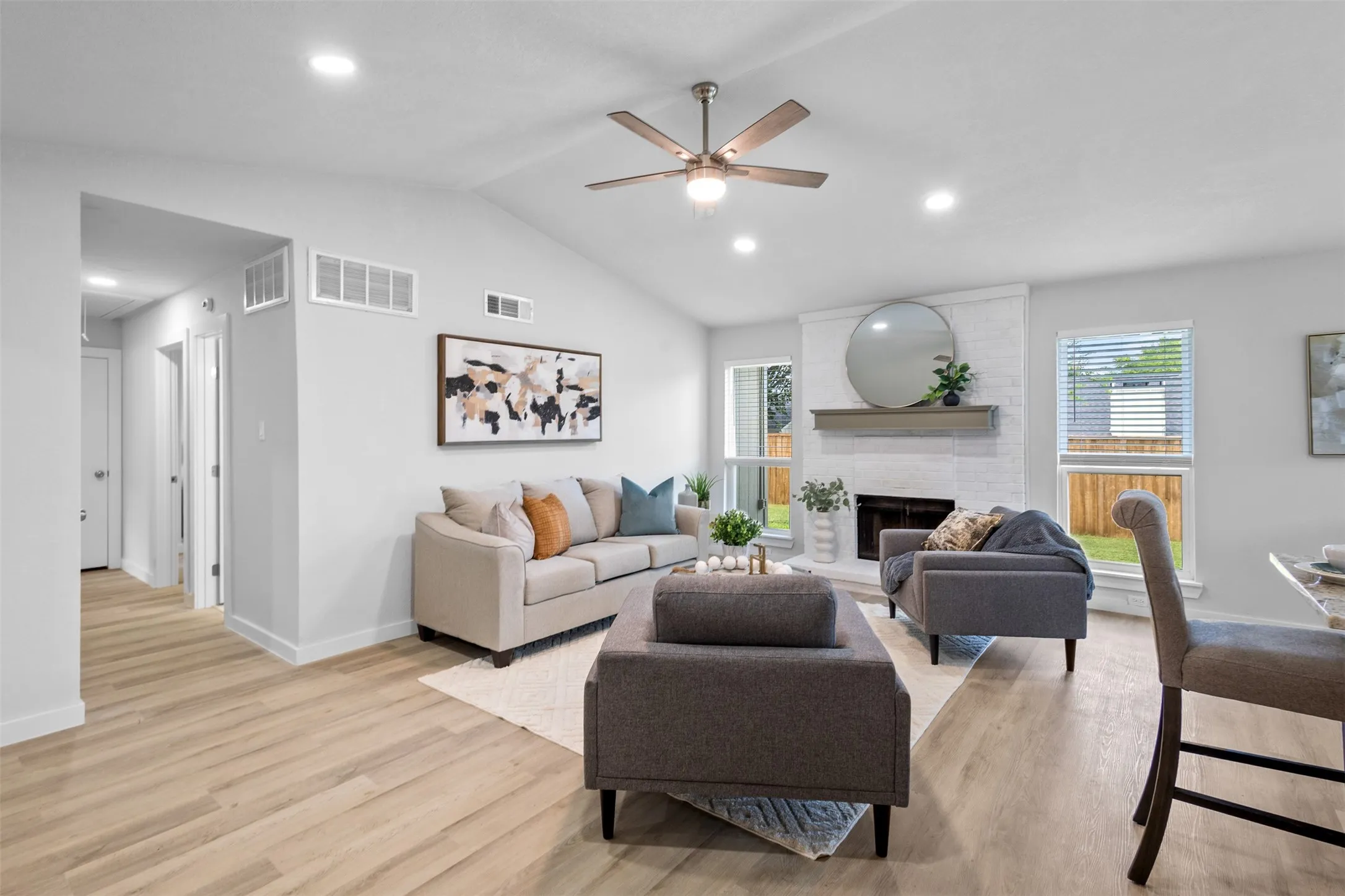 Single Family Residence For Sale in Rockwall County , 212 Mapleridge Drive, Rockwall, Texas 75032, 3 Bedroom, 2 Bathroom, 2 Garage spaces, 1,247 Sqft, built in 1985, mls#21290301, Real Estate Agent in Rockwall, Homes For Sale in Rockwall county, Homes For Sale in Rockwall, Realtor in Rockwall Texas, Real Estate Brokerage Independent Realty Texas, Luminita Cordes Realtor