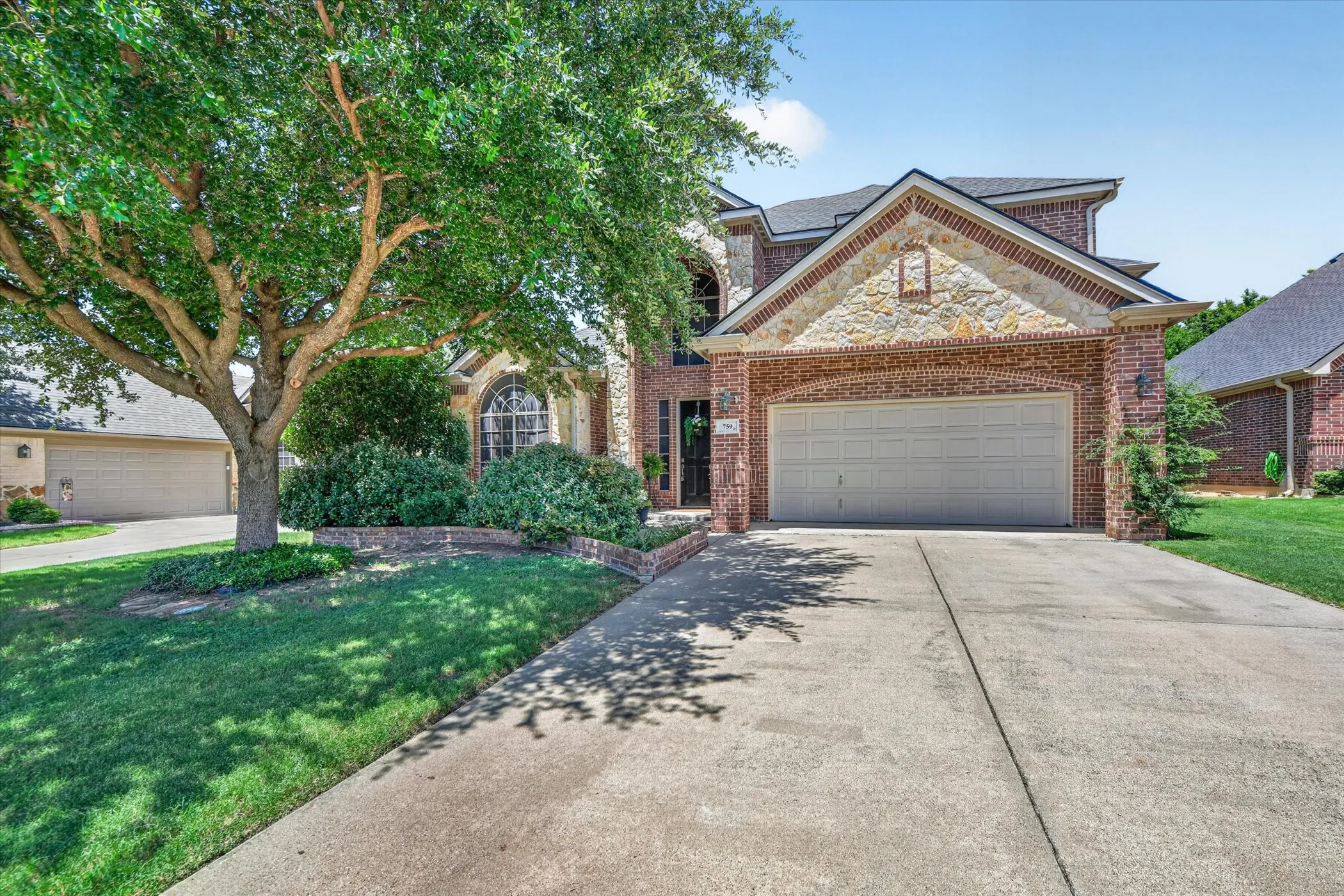 Single Family Residence For Sale in Tarrant County , 759 Peach Lane, Burleson, Texas 76028, 4 Bedroom, 3 Bathroom, 2 Garage spaces, 2,875 Sqft, built in 2009, mls#21304970, Real Estate Agent in Burleson, Homes For Sale in Tarrant county, Homes For Sale in Burleson, Realtor in Burleson Texas, Real Estate Brokerage Independent Realty Texas, Luminita Cordes Realtor