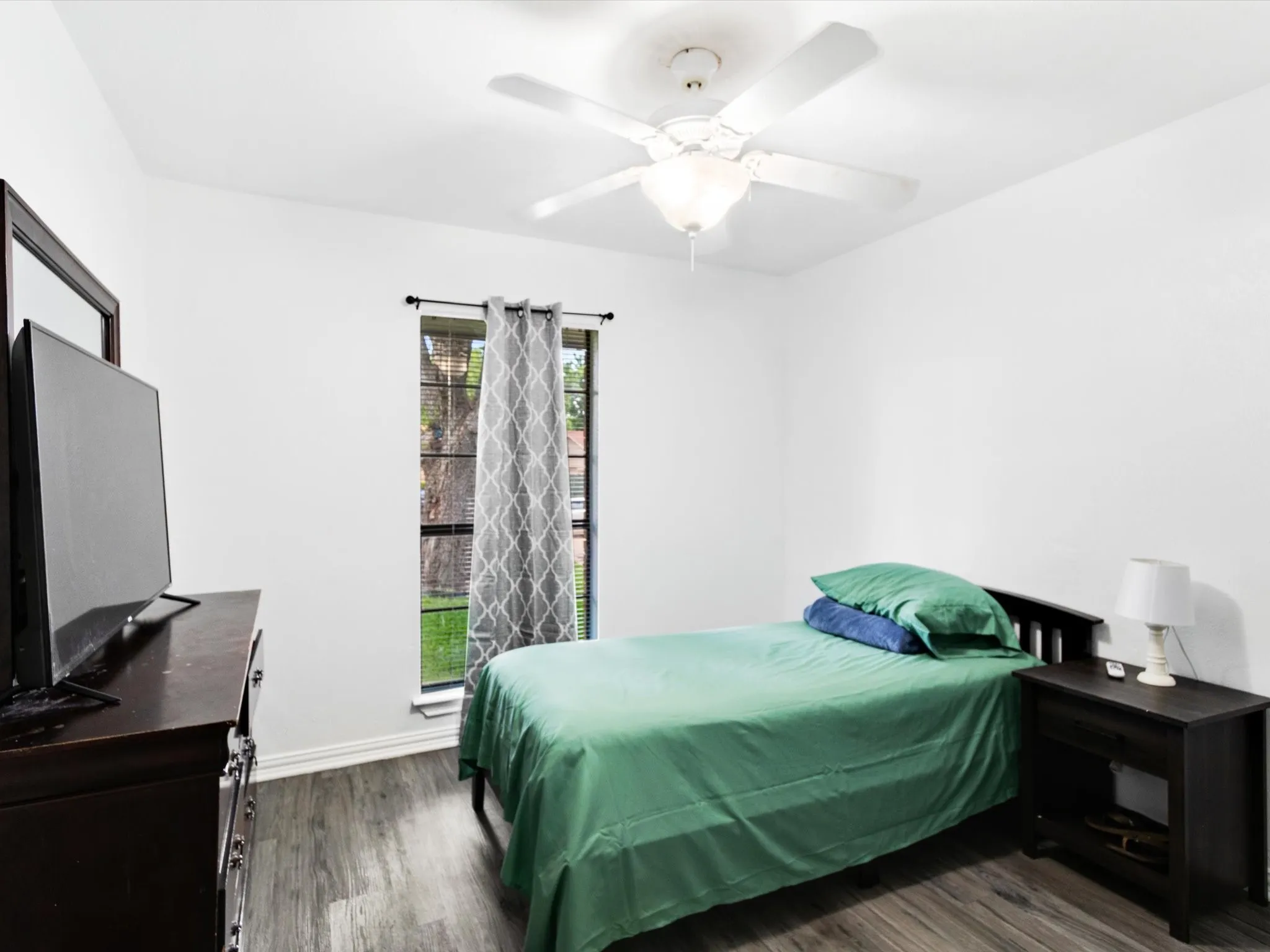 Single Family Residence For Sale in Dallas County , 7232 Long Canyon Trail, Dallas, Texas 75249, 4 Bedroom, 2 Bathroom, Garage spaces, 1,760 Sqft, built in 1977, mls#21308156, Real Estate Agent in Dallas, Homes For Sale in Dallas county, Homes For Sale in Dallas, Realtor in Dallas Texas, Real Estate Brokerage Independent Realty Texas, Luminita Cordes Realtor