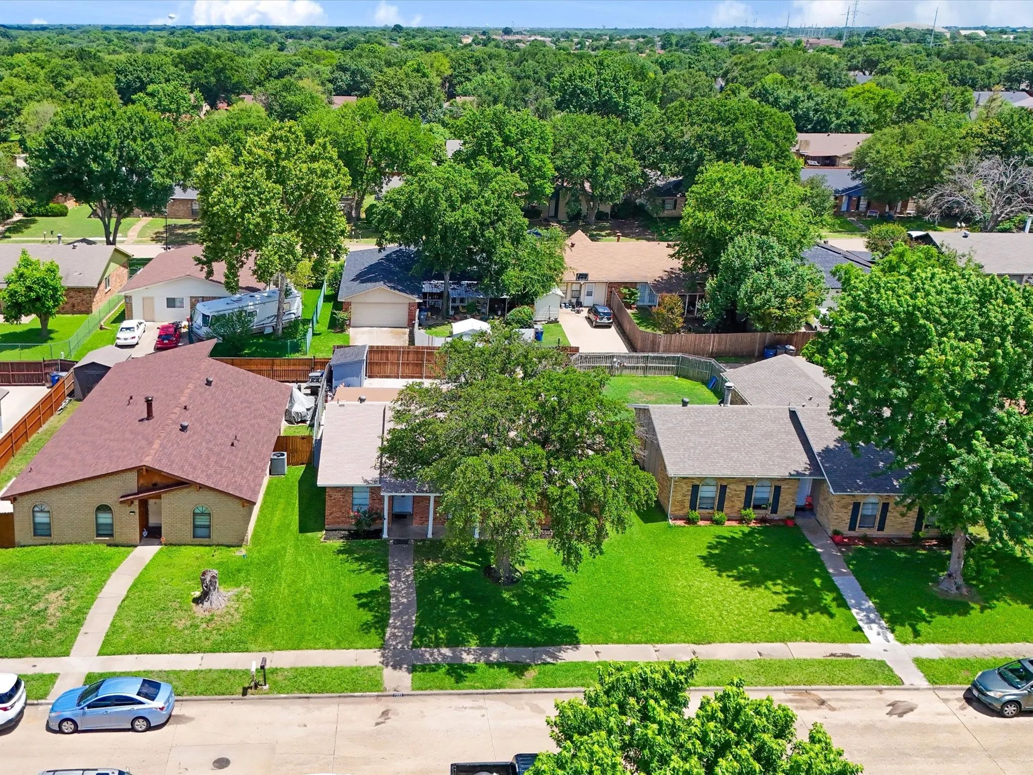 Single Family Residence For Sale in Dallas County , 7232 Long Canyon Trail, Dallas, Texas 75249, 4 Bedroom, 2 Bathroom, Garage spaces, 1,760 Sqft, built in 1977, mls#21308156, Real Estate Agent in Dallas, Homes For Sale in Dallas county, Homes For Sale in Dallas, Realtor in Dallas Texas, Real Estate Brokerage Independent Realty Texas, Luminita Cordes Realtor