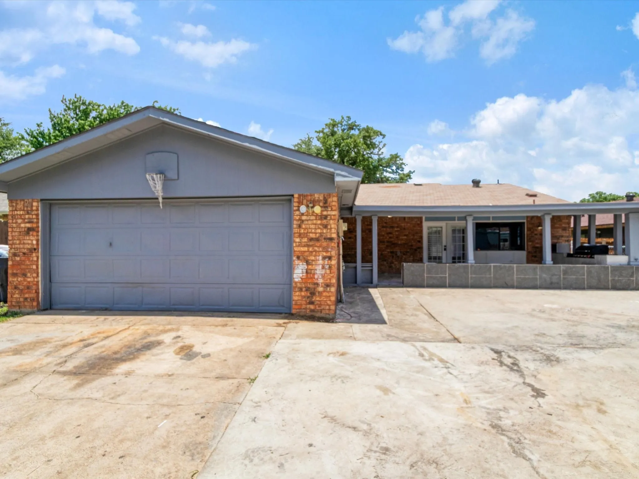 Single Family Residence For Sale in Dallas County , 7232 Long Canyon Trail, Dallas, Texas 75249, 4 Bedroom, 2 Bathroom, Garage spaces, 1,760 Sqft, built in 1977, mls#21308156, Real Estate Agent in Dallas, Homes For Sale in Dallas county, Homes For Sale in Dallas, Realtor in Dallas Texas, Real Estate Brokerage Independent Realty Texas, Luminita Cordes Realtor