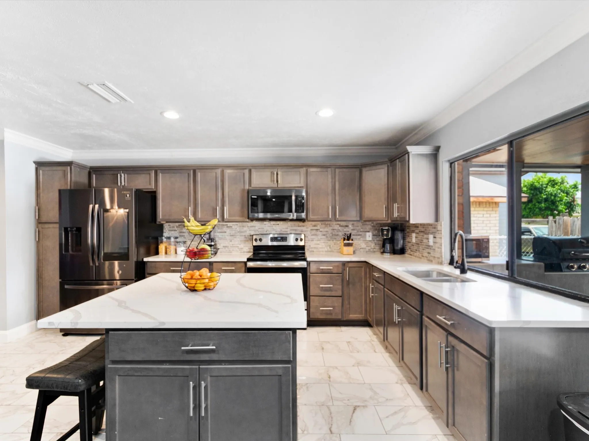 Single Family Residence For Sale in Dallas County , 7232 Long Canyon Trail, Dallas, Texas 75249, 4 Bedroom, 2 Bathroom, Garage spaces, 1,760 Sqft, built in 1977, mls#21308156, Real Estate Agent in Dallas, Homes For Sale in Dallas county, Homes For Sale in Dallas, Realtor in Dallas Texas, Real Estate Brokerage Independent Realty Texas, Luminita Cordes Realtor
