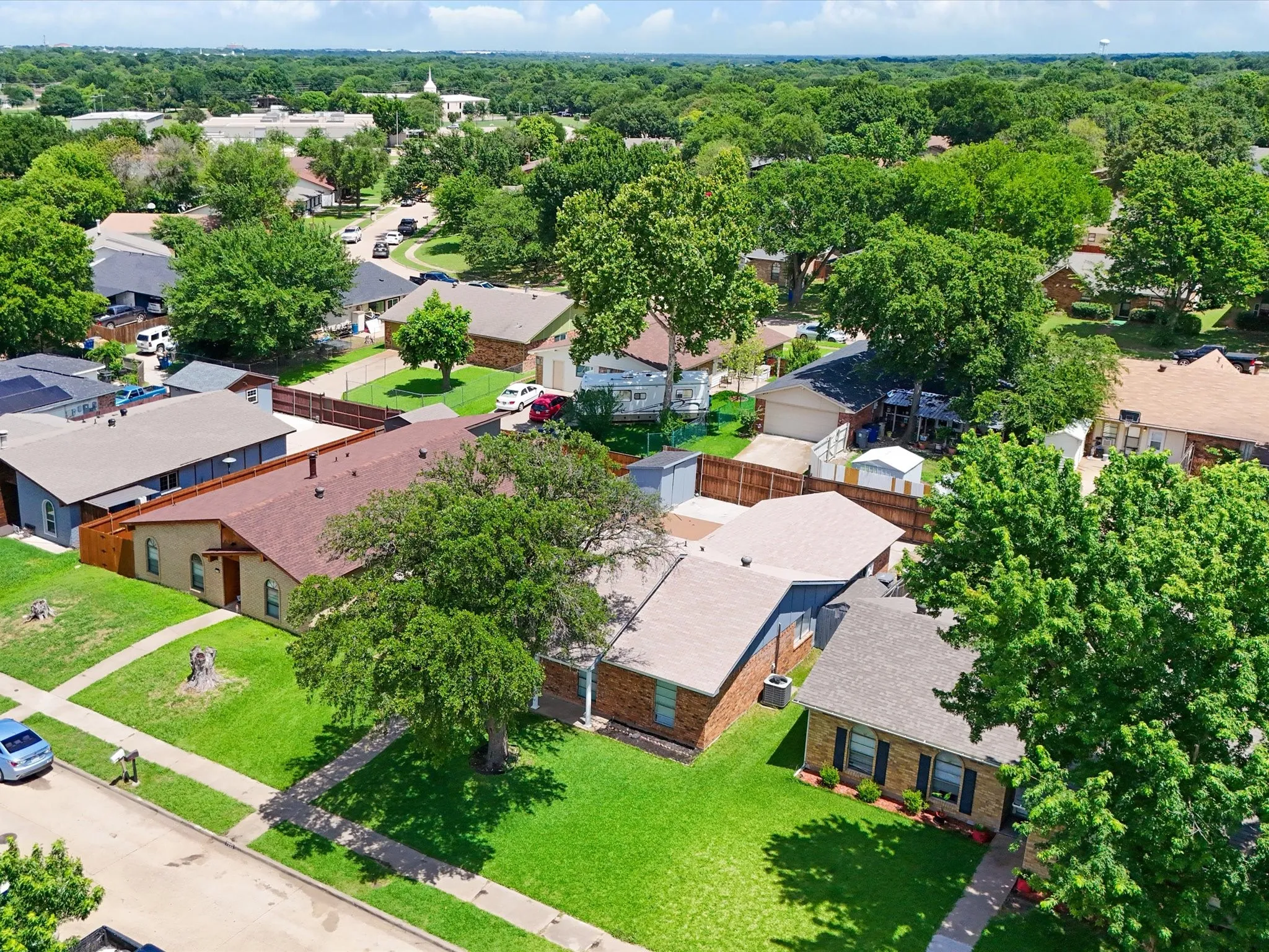 Single Family Residence For Sale in Dallas County , 7232 Long Canyon Trail, Dallas, Texas 75249, 4 Bedroom, 2 Bathroom, Garage spaces, 1,760 Sqft, built in 1977, mls#21308156, Real Estate Agent in Dallas, Homes For Sale in Dallas county, Homes For Sale in Dallas, Realtor in Dallas Texas, Real Estate Brokerage Independent Realty Texas, Luminita Cordes Realtor