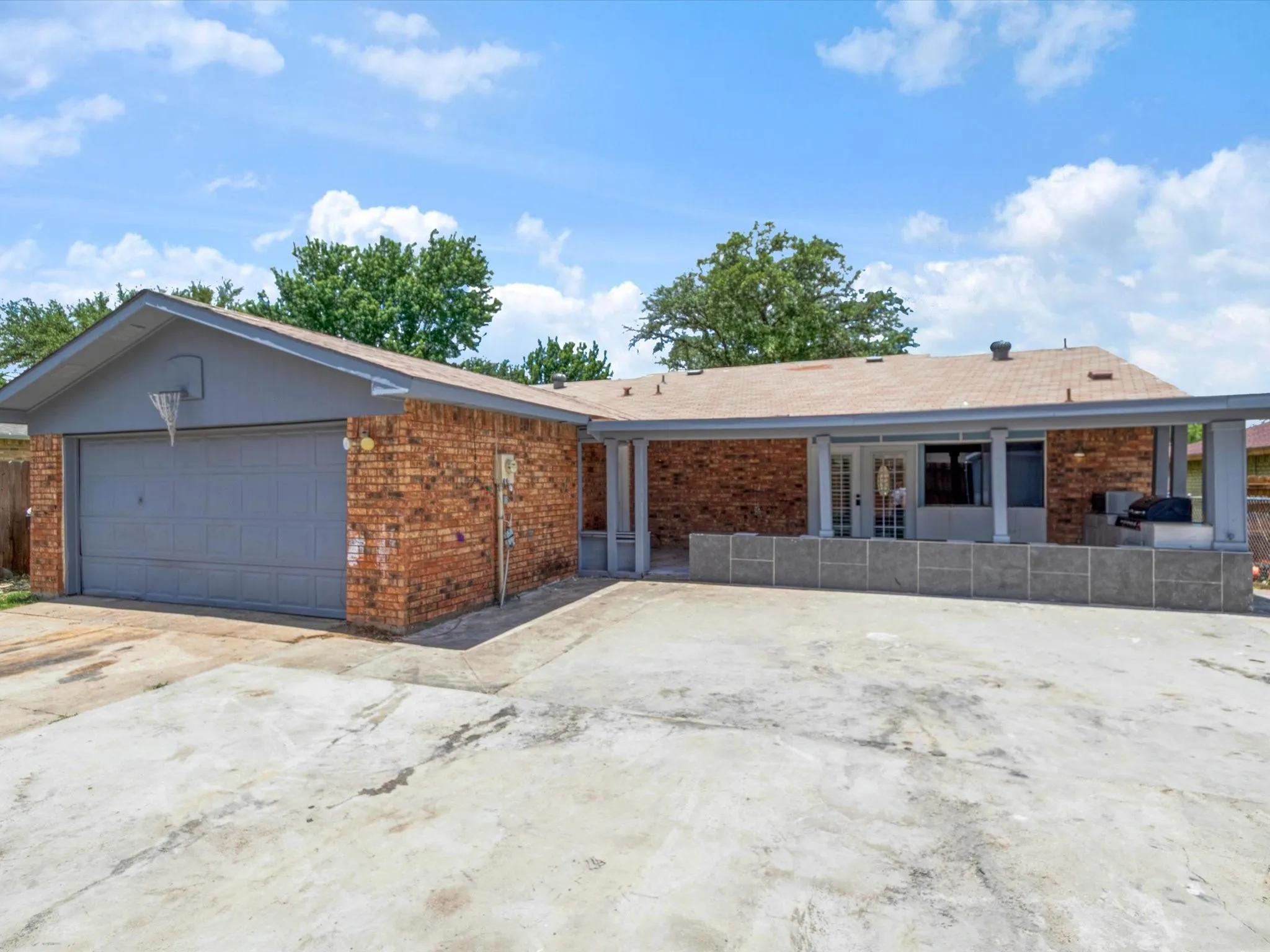 Single Family Residence For Sale in Dallas County , 7232 Long Canyon Trail, Dallas, Texas 75249, 4 Bedroom, 2 Bathroom, Garage spaces, 1,760 Sqft, built in 1977, mls#21308156, Real Estate Agent in Dallas, Homes For Sale in Dallas county, Homes For Sale in Dallas, Realtor in Dallas Texas, Real Estate Brokerage Independent Realty Texas, Luminita Cordes Realtor