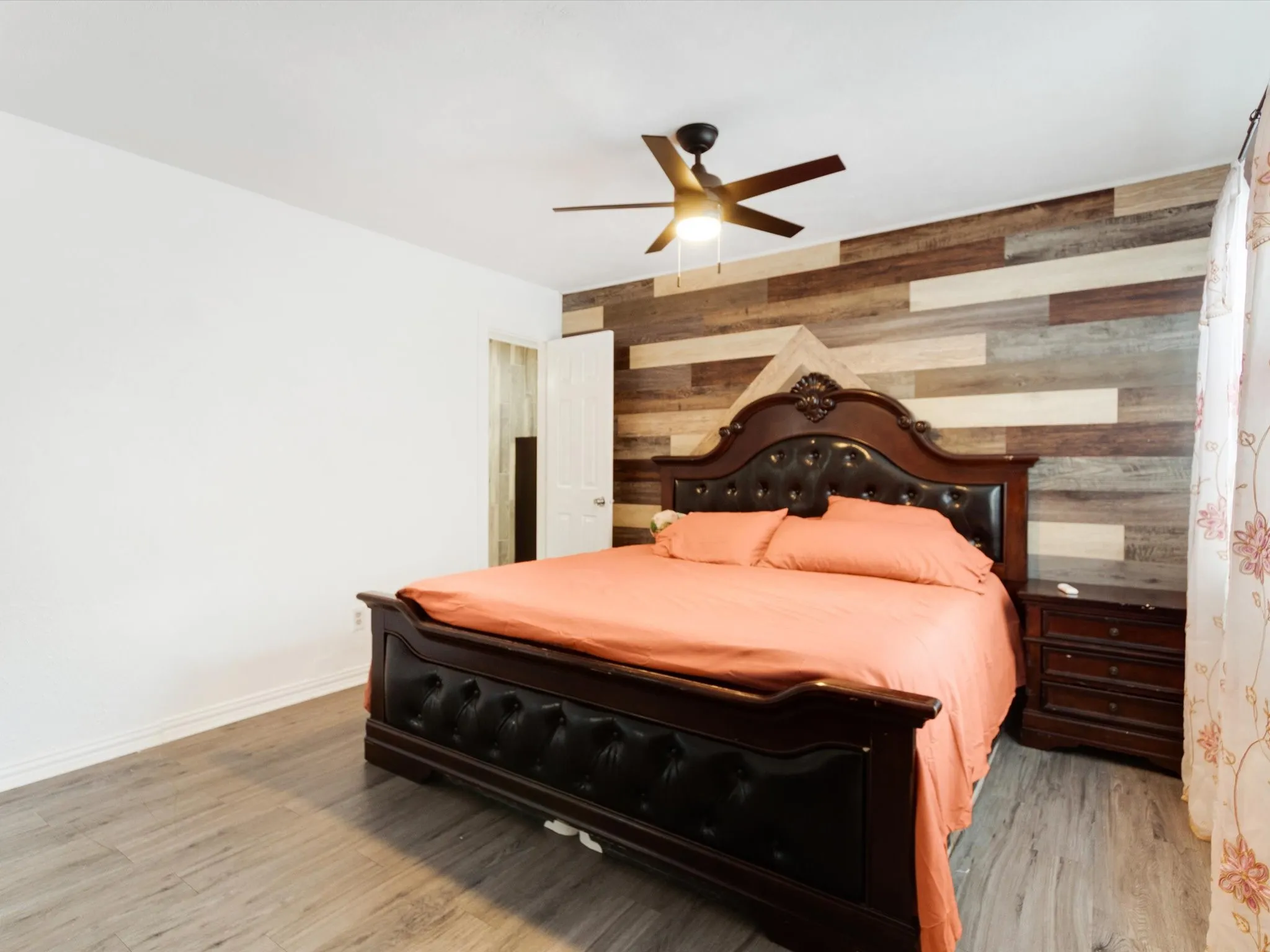 Single Family Residence For Sale in Dallas County , 7232 Long Canyon Trail, Dallas, Texas 75249, 4 Bedroom, 2 Bathroom, Garage spaces, 1,760 Sqft, built in 1977, mls#21308156, Real Estate Agent in Dallas, Homes For Sale in Dallas county, Homes For Sale in Dallas, Realtor in Dallas Texas, Real Estate Brokerage Independent Realty Texas, Luminita Cordes Realtor