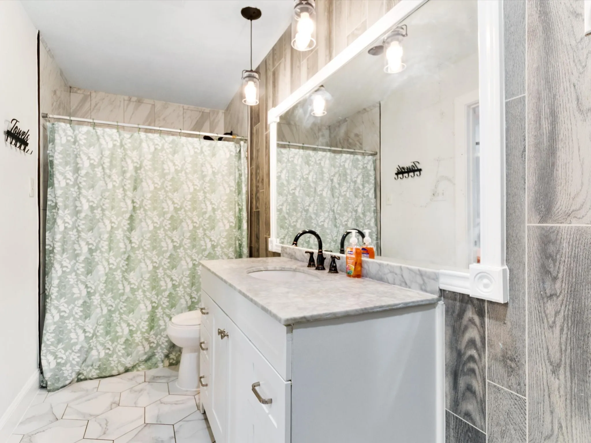 Single Family Residence For Sale in Dallas County , 7232 Long Canyon Trail, Dallas, Texas 75249, 4 Bedroom, 2 Bathroom, Garage spaces, 1,760 Sqft, built in 1977, mls#21308156, Real Estate Agent in Dallas, Homes For Sale in Dallas county, Homes For Sale in Dallas, Realtor in Dallas Texas, Real Estate Brokerage Independent Realty Texas, Luminita Cordes Realtor