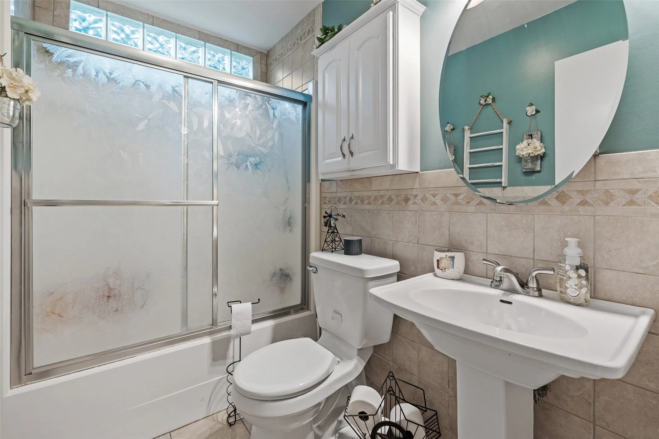 Single Family Residence For Sale in Hood County , 4111 Davis Road, Granbury, Texas 76049, 3 Bedroom, 2 Bathroom, 2 Garage spaces, 1,456 Sqft, built in 1978, mls#21308158, Real Estate Agent in Granbury, Homes For Sale in Hood county, Homes For Sale in Granbury, Realtor in Granbury Texas, Real Estate Brokerage Independent Realty Texas, Luminita Cordes Realtor