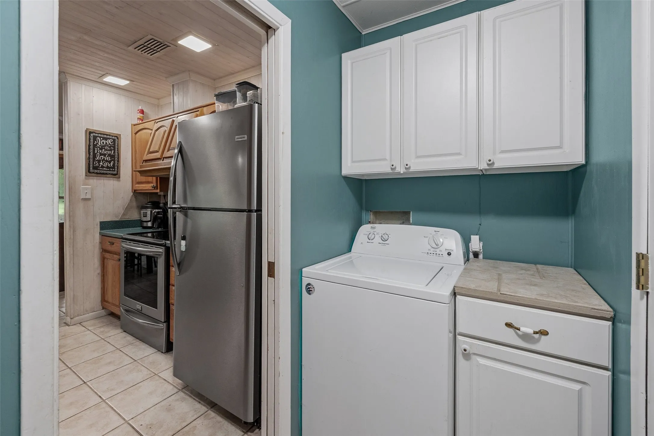 Single Family Residence For Sale in Hood County , 4111 Davis Road, Granbury, Texas 76049, 3 Bedroom, 2 Bathroom, 2 Garage spaces, 1,456 Sqft, built in 1978, mls#21308158, Real Estate Agent in Granbury, Homes For Sale in Hood county, Homes For Sale in Granbury, Realtor in Granbury Texas, Real Estate Brokerage Independent Realty Texas, Luminita Cordes Realtor