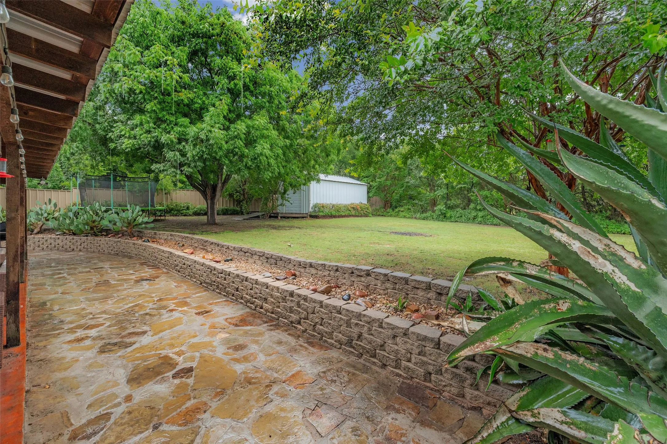 Single Family Residence For Sale in Hood County , 4111 Davis Road, Granbury, Texas 76049, 3 Bedroom, 2 Bathroom, 2 Garage spaces, 1,456 Sqft, built in 1978, mls#21308158, Real Estate Agent in Granbury, Homes For Sale in Hood county, Homes For Sale in Granbury, Realtor in Granbury Texas, Real Estate Brokerage Independent Realty Texas, Luminita Cordes Realtor