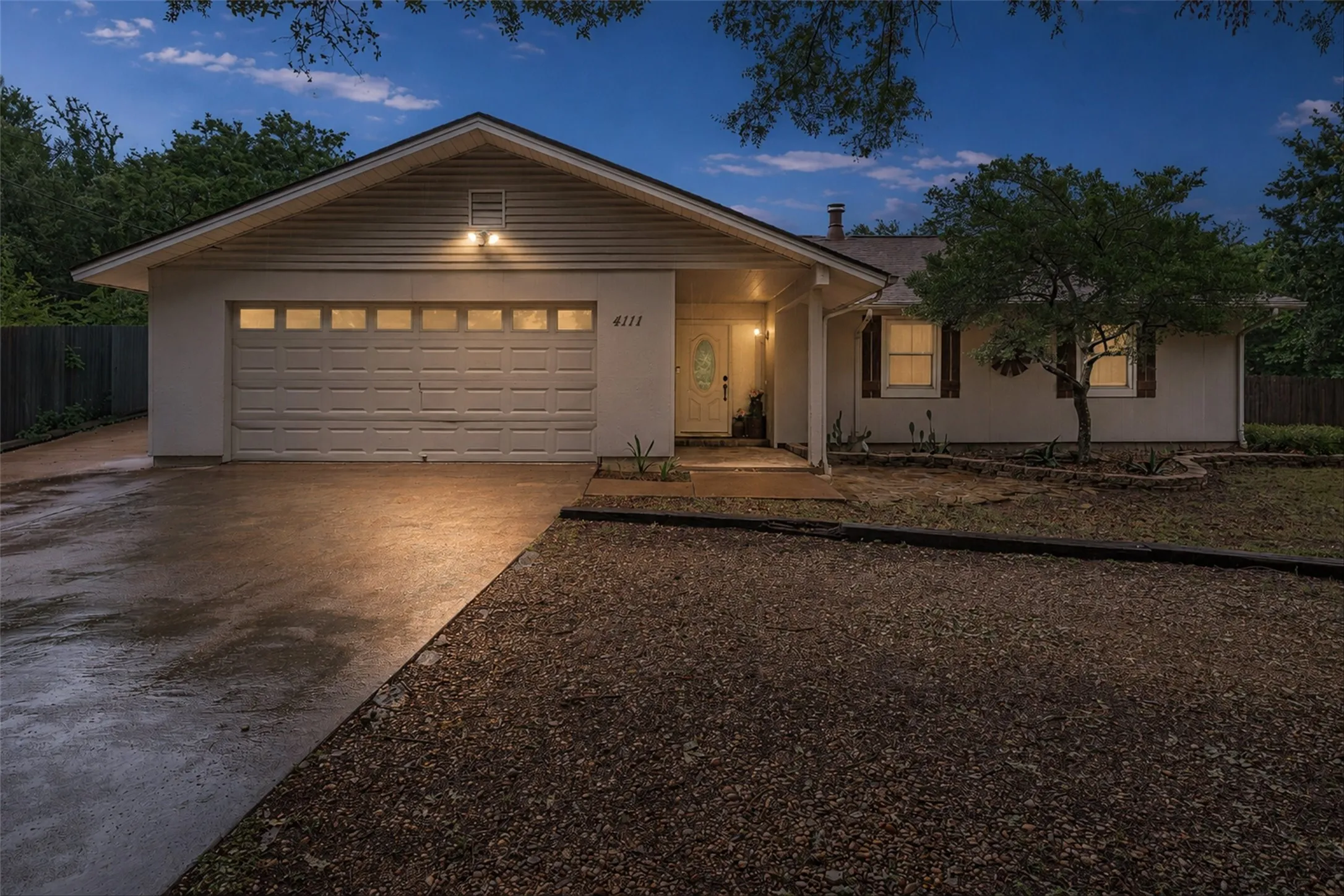 Single Family Residence For Sale in Hood County , 4111 Davis Road, Granbury, Texas 76049, 3 Bedroom, 2 Bathroom, 2 Garage spaces, 1,456 Sqft, built in 1978, mls#21308158, Real Estate Agent in Granbury, Homes For Sale in Hood county, Homes For Sale in Granbury, Realtor in Granbury Texas, Real Estate Brokerage Independent Realty Texas, Luminita Cordes Realtor
