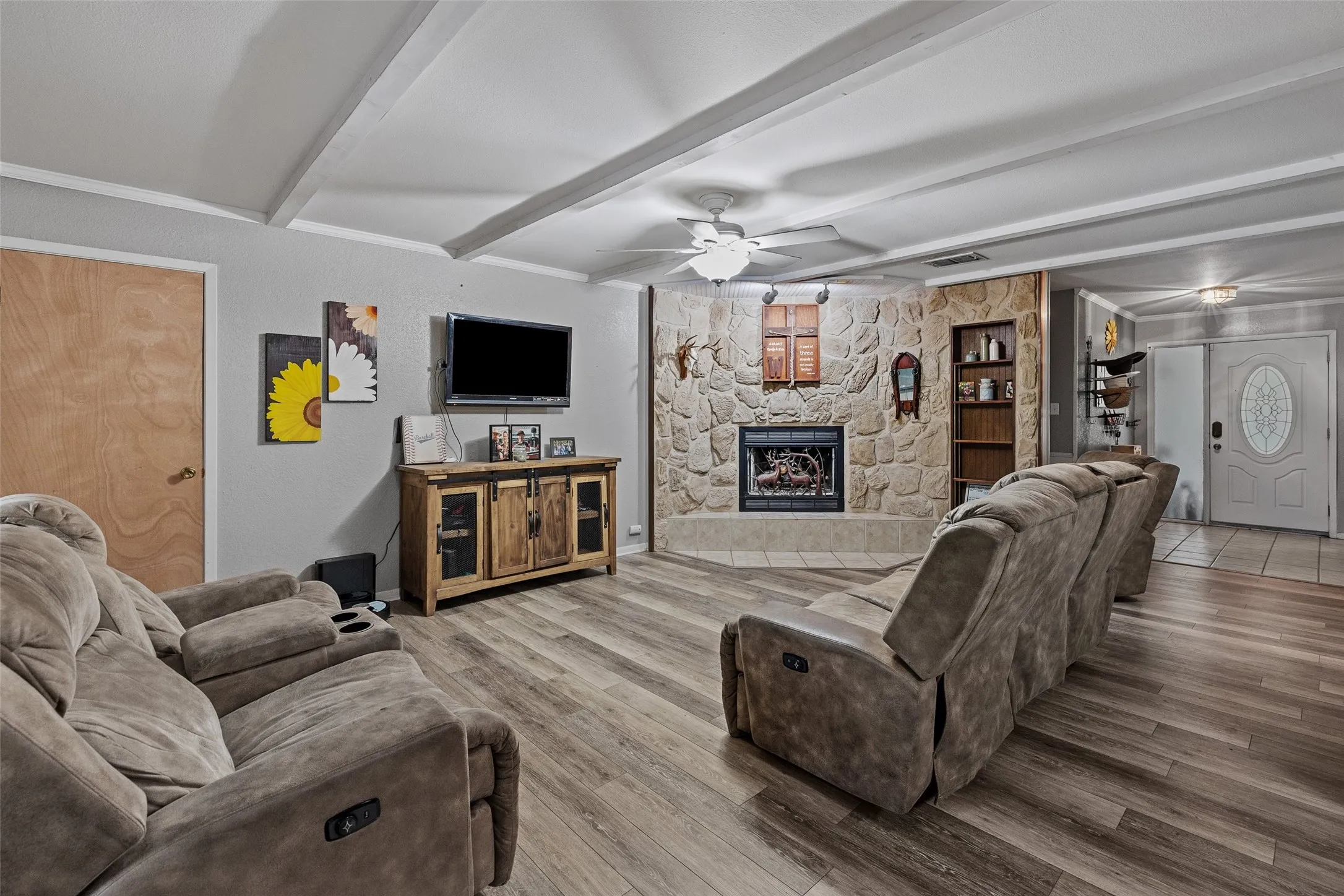 Single Family Residence For Sale in Hood County , 4111 Davis Road, Granbury, Texas 76049, 3 Bedroom, 2 Bathroom, 2 Garage spaces, 1,456 Sqft, built in 1978, mls#21308158, Real Estate Agent in Granbury, Homes For Sale in Hood county, Homes For Sale in Granbury, Realtor in Granbury Texas, Real Estate Brokerage Independent Realty Texas, Luminita Cordes Realtor