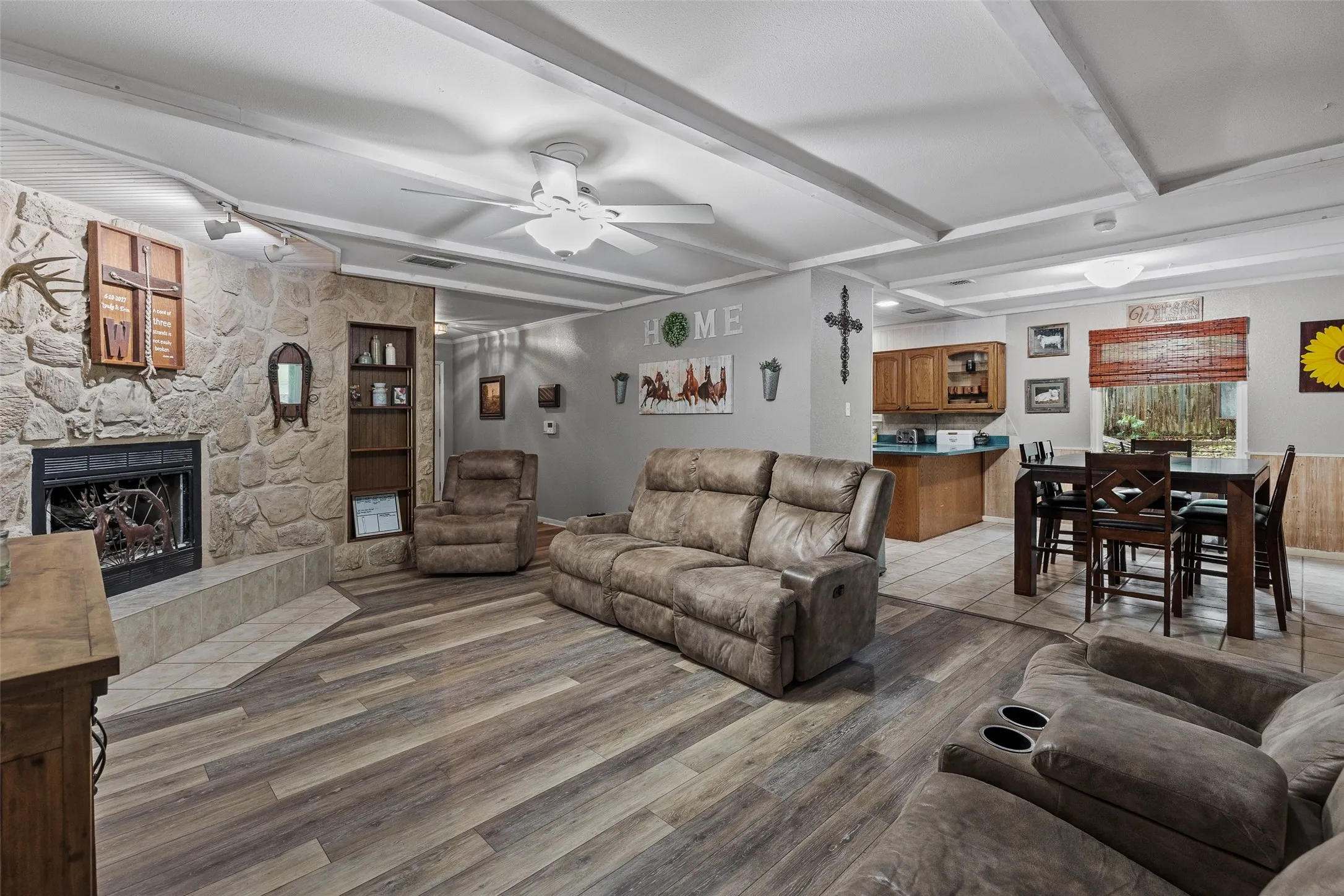 Single Family Residence For Sale in Hood County , 4111 Davis Road, Granbury, Texas 76049, 3 Bedroom, 2 Bathroom, 2 Garage spaces, 1,456 Sqft, built in 1978, mls#21308158, Real Estate Agent in Granbury, Homes For Sale in Hood county, Homes For Sale in Granbury, Realtor in Granbury Texas, Real Estate Brokerage Independent Realty Texas, Luminita Cordes Realtor