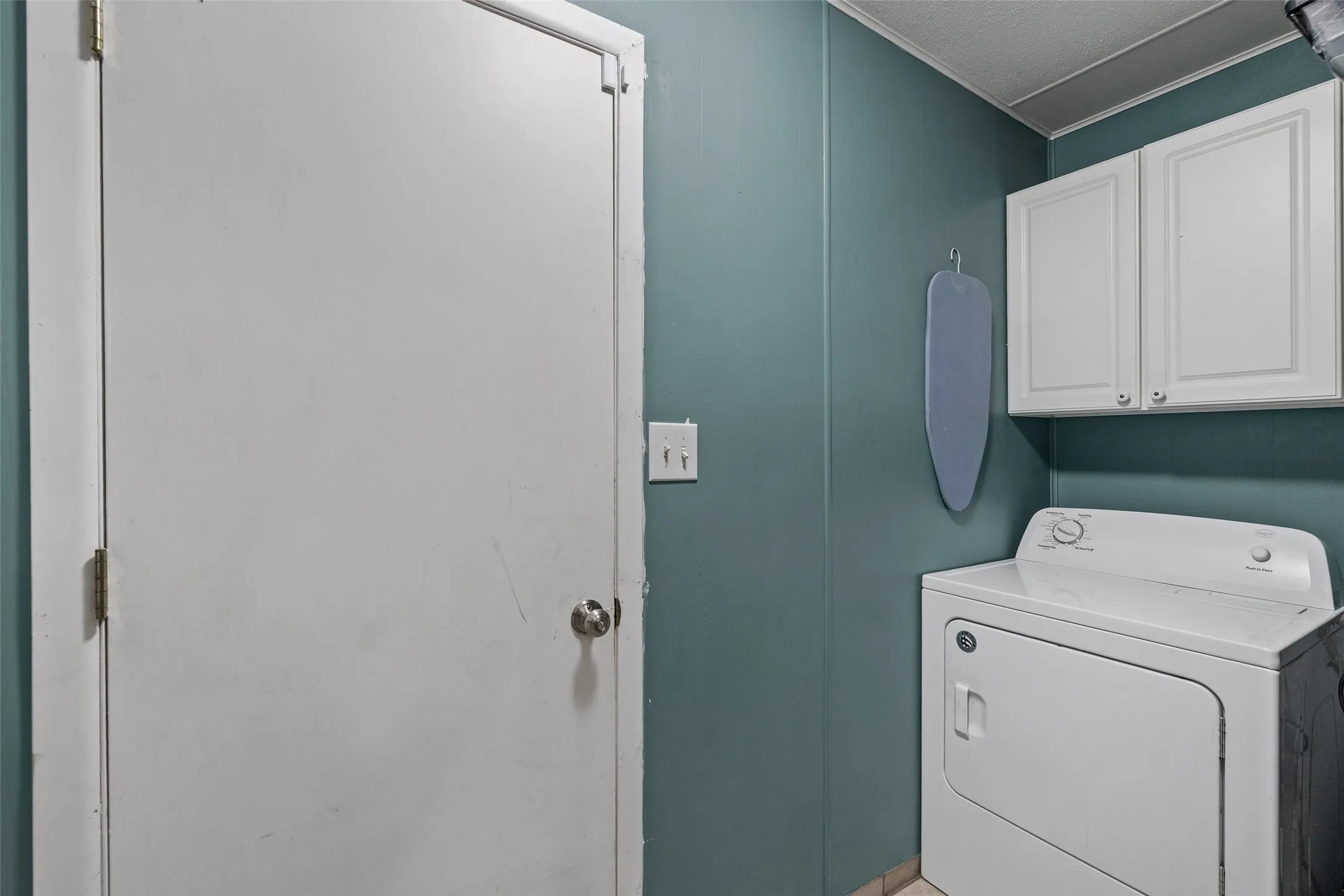 Single Family Residence For Sale in Hood County , 4111 Davis Road, Granbury, Texas 76049, 3 Bedroom, 2 Bathroom, 2 Garage spaces, 1,456 Sqft, built in 1978, mls#21308158, Real Estate Agent in Granbury, Homes For Sale in Hood county, Homes For Sale in Granbury, Realtor in Granbury Texas, Real Estate Brokerage Independent Realty Texas, Luminita Cordes Realtor