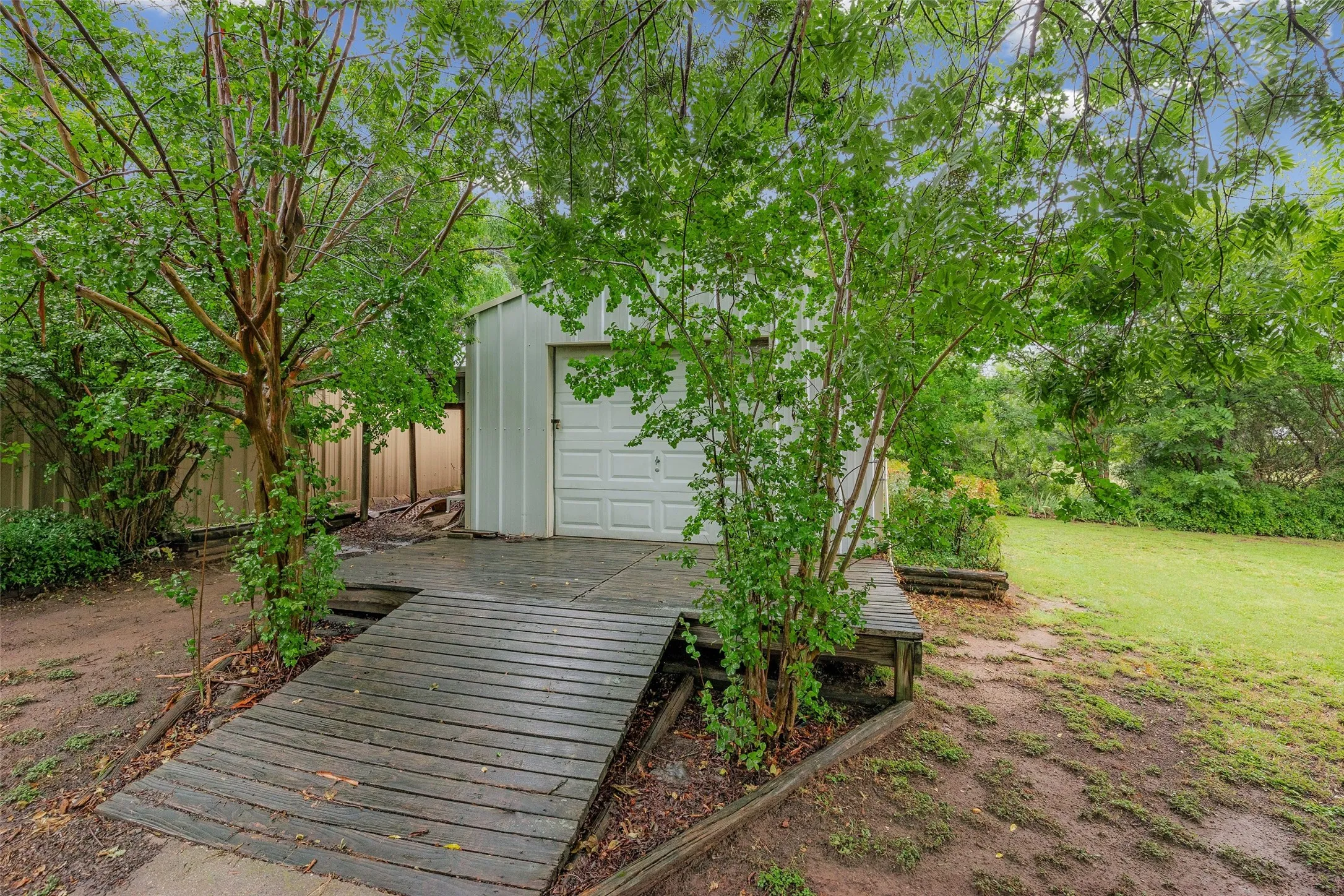 Single Family Residence For Sale in Hood County , 4111 Davis Road, Granbury, Texas 76049, 3 Bedroom, 2 Bathroom, 2 Garage spaces, 1,456 Sqft, built in 1978, mls#21308158, Real Estate Agent in Granbury, Homes For Sale in Hood county, Homes For Sale in Granbury, Realtor in Granbury Texas, Real Estate Brokerage Independent Realty Texas, Luminita Cordes Realtor