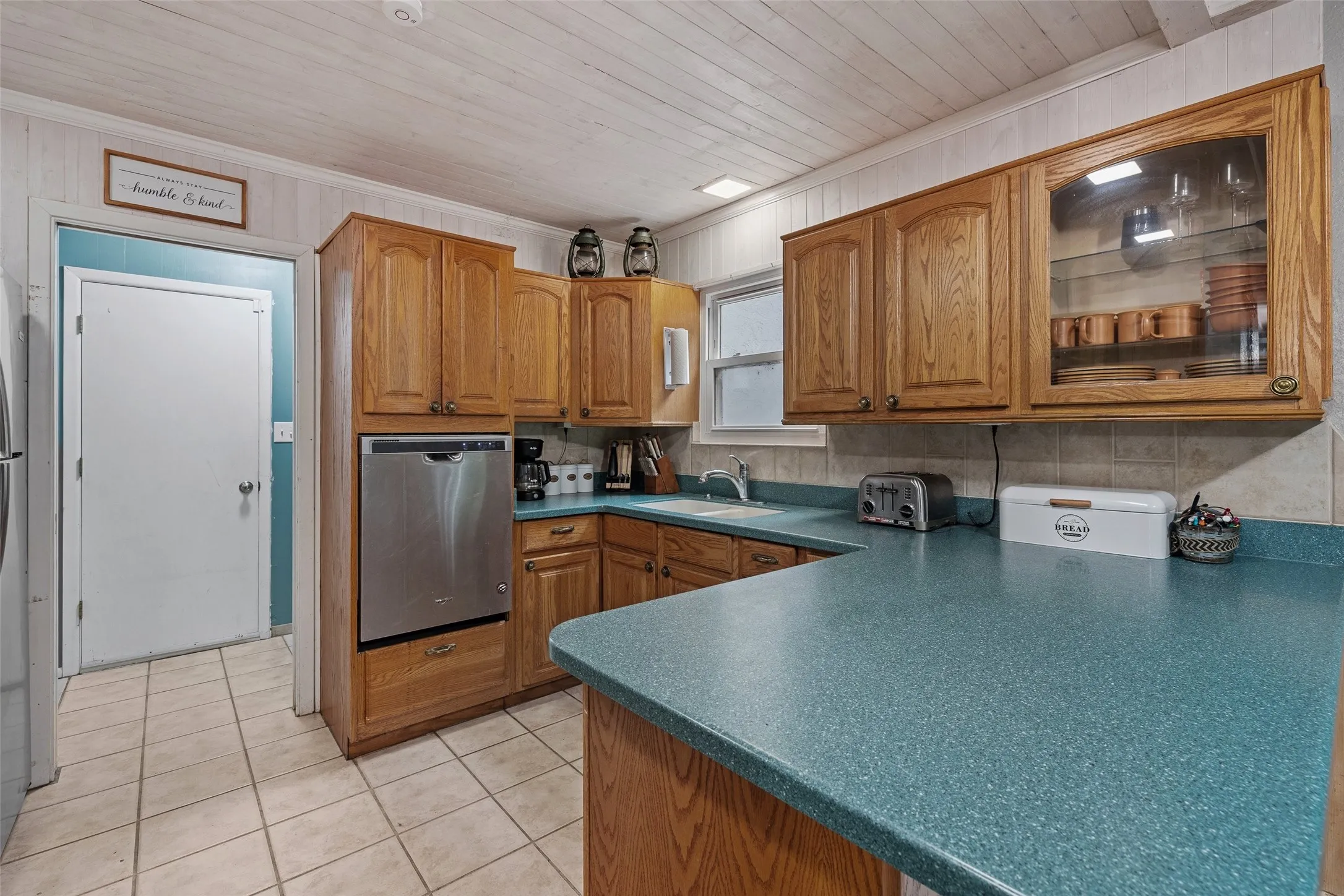 Single Family Residence For Sale in Hood County , 4111 Davis Road, Granbury, Texas 76049, 3 Bedroom, 2 Bathroom, 2 Garage spaces, 1,456 Sqft, built in 1978, mls#21308158, Real Estate Agent in Granbury, Homes For Sale in Hood county, Homes For Sale in Granbury, Realtor in Granbury Texas, Real Estate Brokerage Independent Realty Texas, Luminita Cordes Realtor