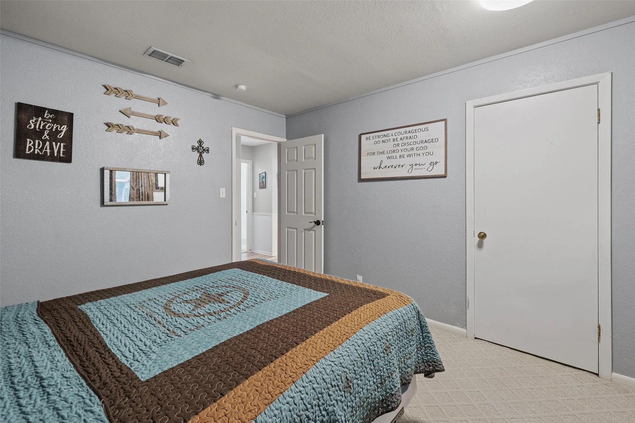 Single Family Residence For Sale in Hood County , 4111 Davis Road, Granbury, Texas 76049, 3 Bedroom, 2 Bathroom, 2 Garage spaces, 1,456 Sqft, built in 1978, mls#21308158, Real Estate Agent in Granbury, Homes For Sale in Hood county, Homes For Sale in Granbury, Realtor in Granbury Texas, Real Estate Brokerage Independent Realty Texas, Luminita Cordes Realtor