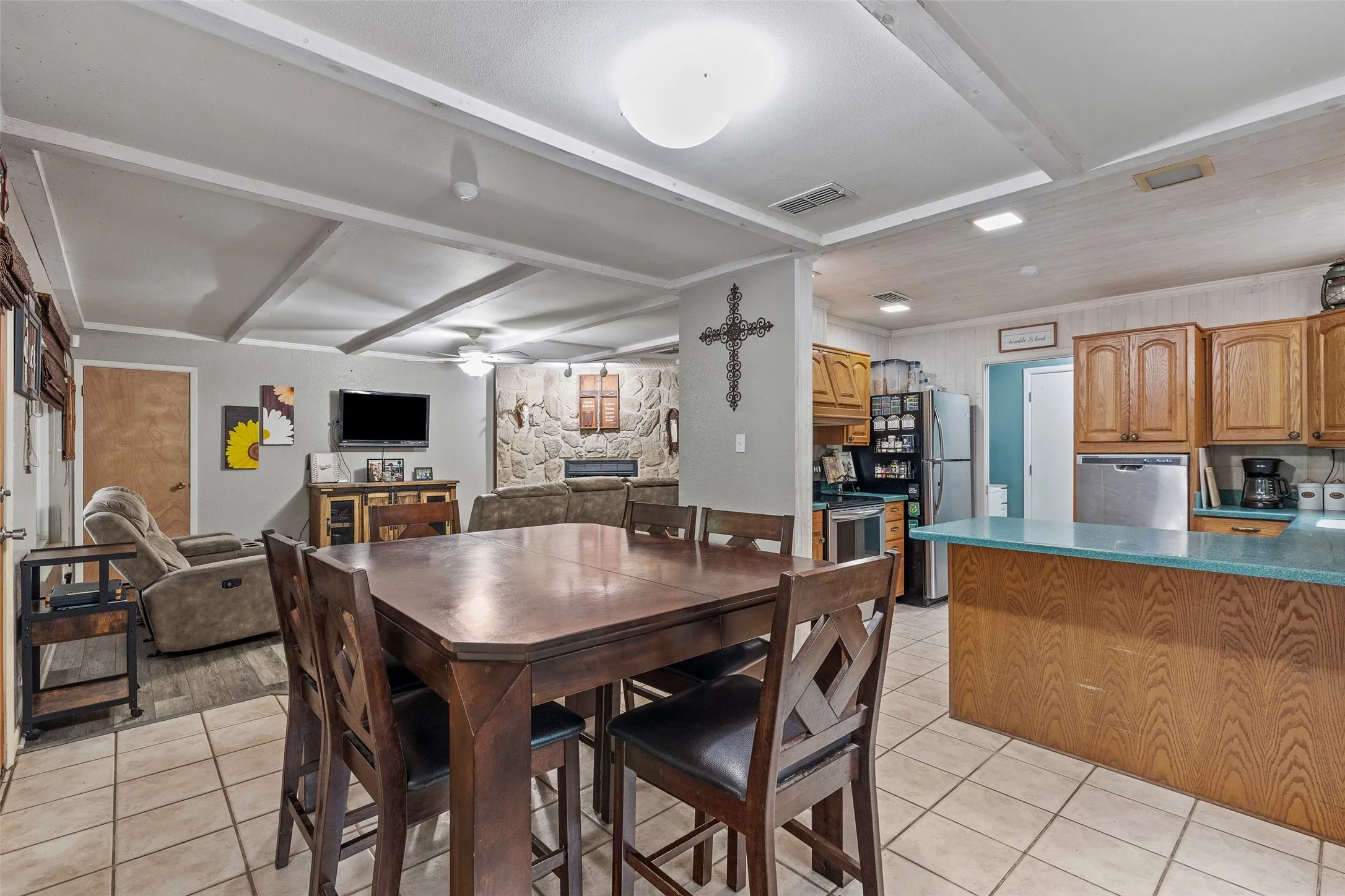 Single Family Residence For Sale in Hood County , 4111 Davis Road, Granbury, Texas 76049, 3 Bedroom, 2 Bathroom, 2 Garage spaces, 1,456 Sqft, built in 1978, mls#21308158, Real Estate Agent in Granbury, Homes For Sale in Hood county, Homes For Sale in Granbury, Realtor in Granbury Texas, Real Estate Brokerage Independent Realty Texas, Luminita Cordes Realtor