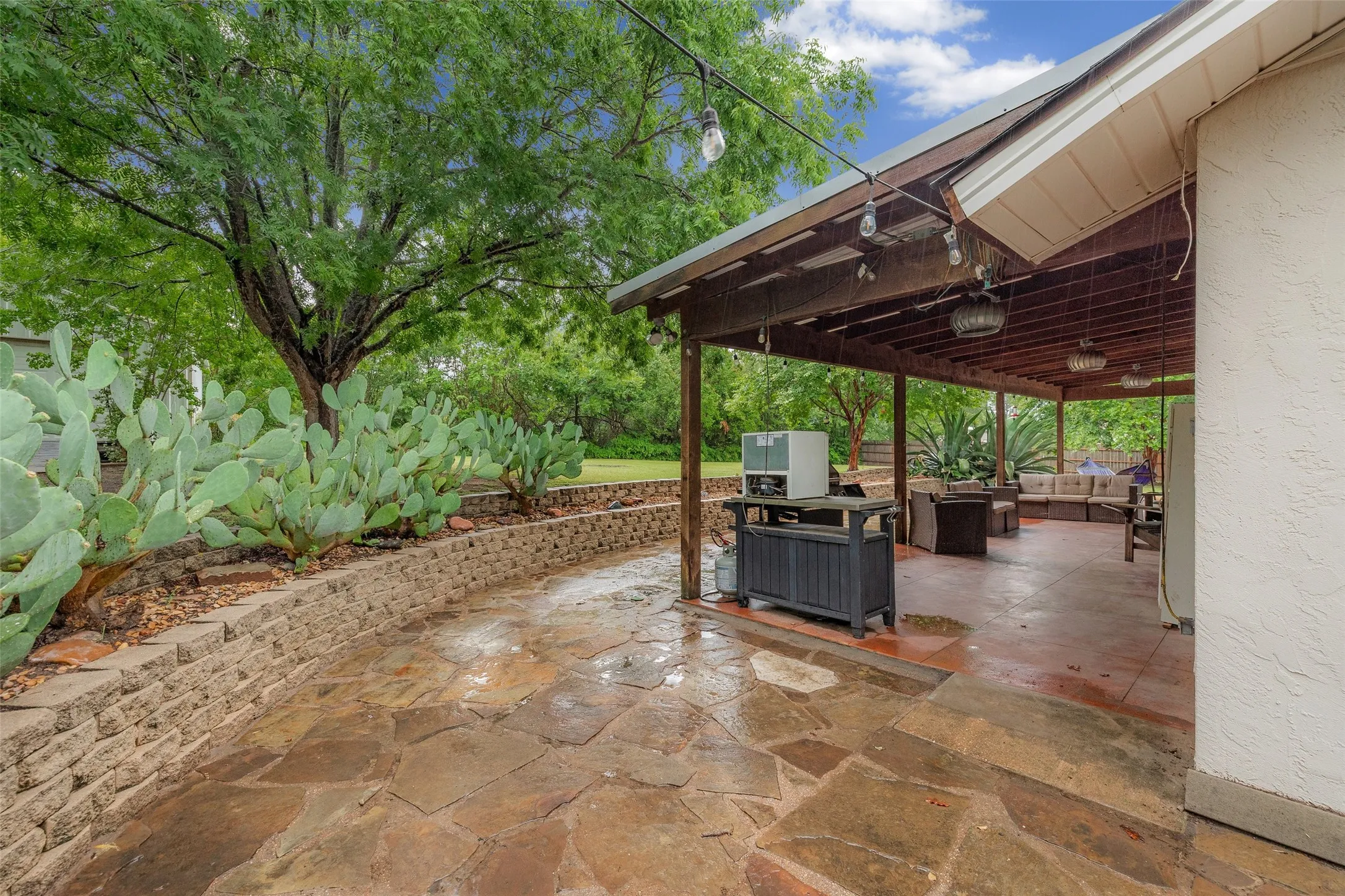 Single Family Residence For Sale in Hood County , 4111 Davis Road, Granbury, Texas 76049, 3 Bedroom, 2 Bathroom, 2 Garage spaces, 1,456 Sqft, built in 1978, mls#21308158, Real Estate Agent in Granbury, Homes For Sale in Hood county, Homes For Sale in Granbury, Realtor in Granbury Texas, Real Estate Brokerage Independent Realty Texas, Luminita Cordes Realtor