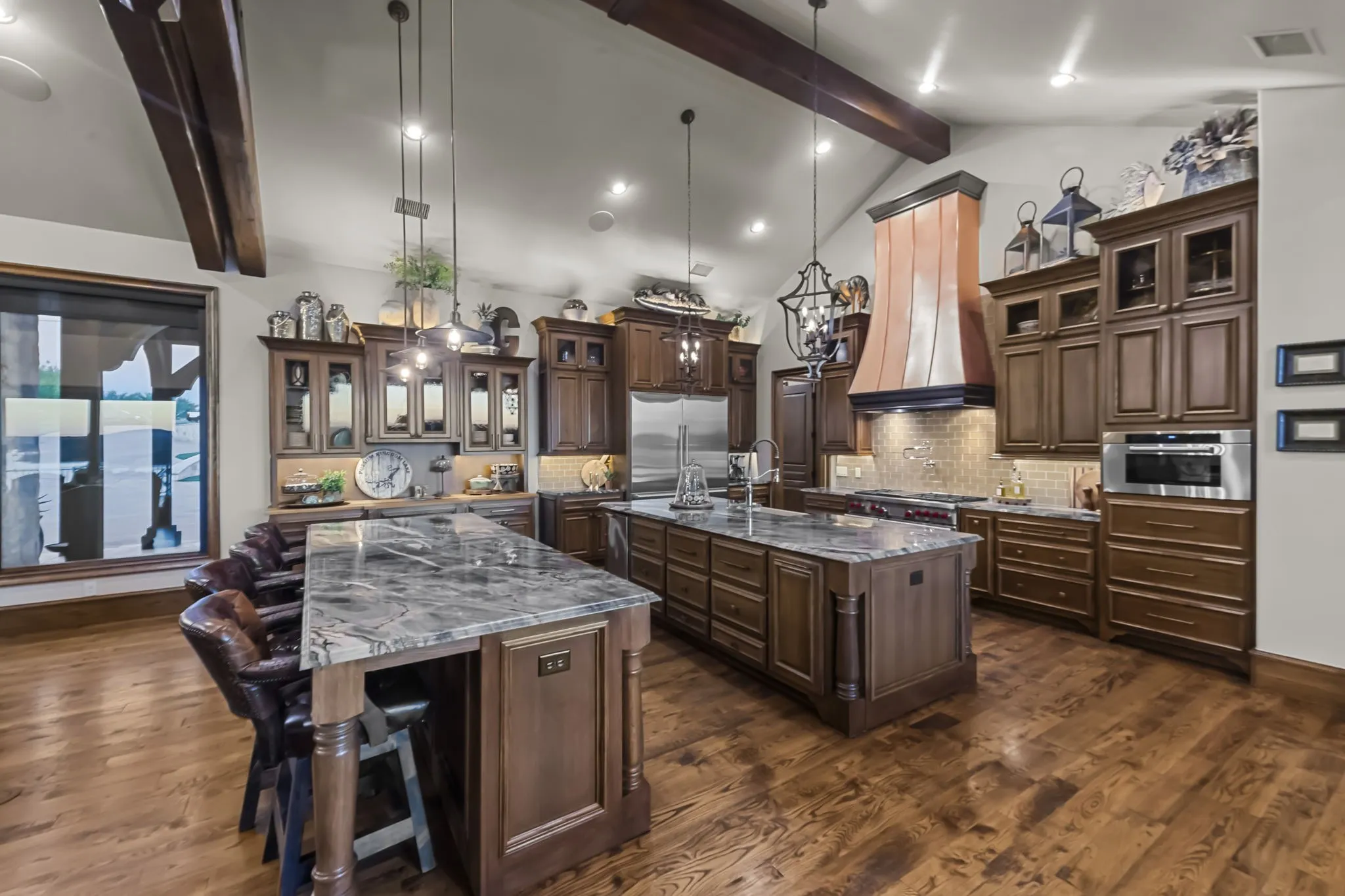 Spacious entertaining area in the kitchen