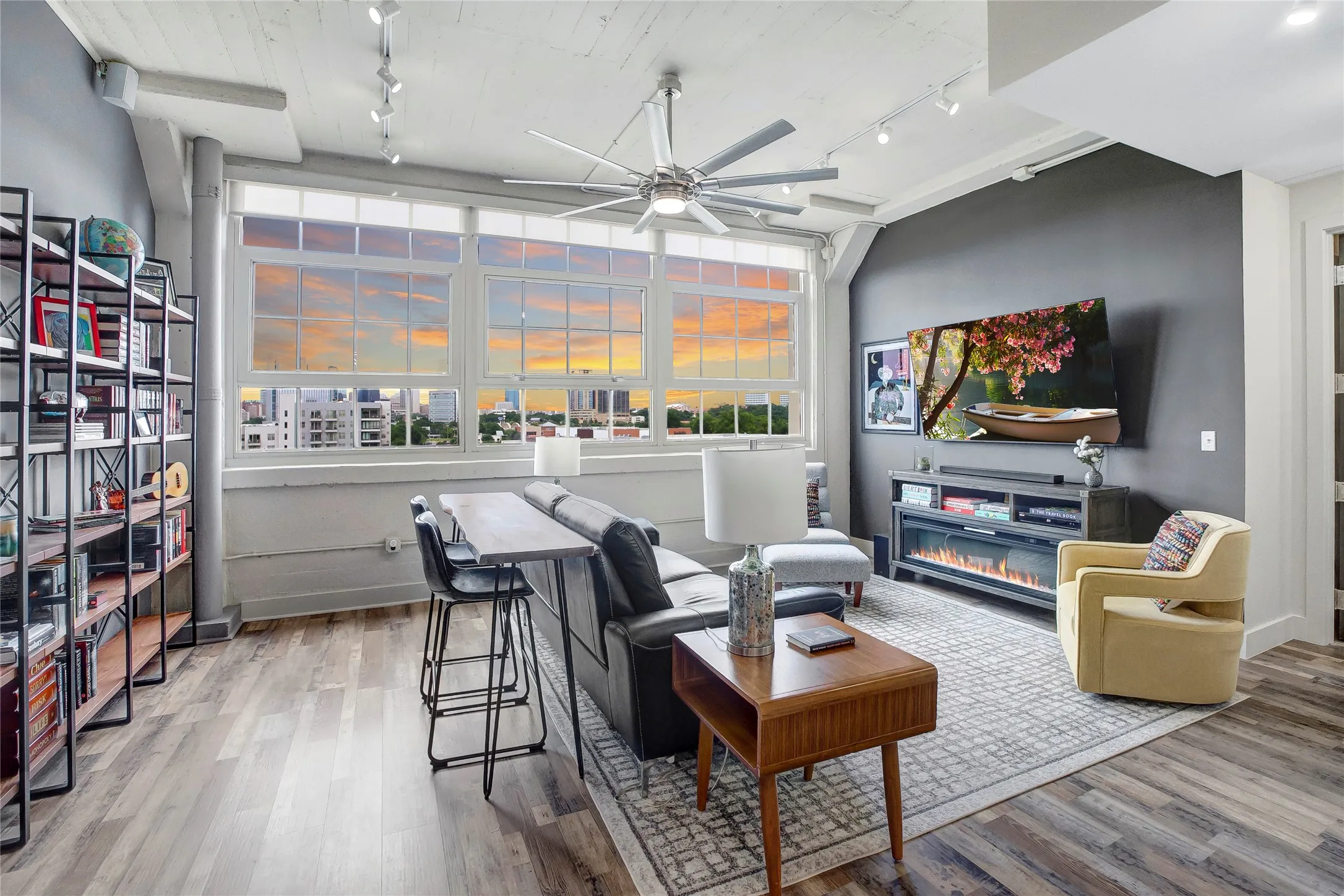 Condominium For Sale in Tarrant County , 2600 W 7th Street 2454, Fort Worth, Texas 76107, 2 Bedrooms, 2 Bathrooms, 2 Garage spaces, 1,536 Sqft, built in 1928, Price $485,000, mls#21307399, Real Estate Agent in Fort Worth, Homes For Sale in Tarrant county, Homes For Sale in Fort Worth, Realtor in Fort Worth Texas, Real Estate Brokerage Independent Realty Texas, Luminita Cordes Realtor