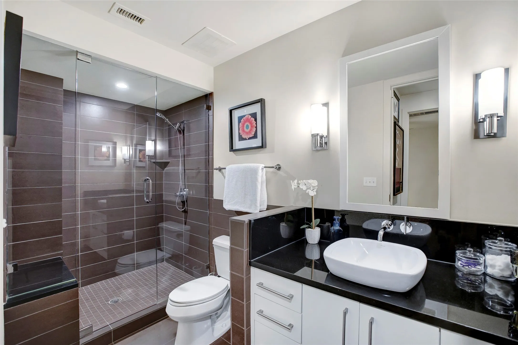 Condominium For Sale in Tarrant County , 2600 W 7th Street 2454, Fort Worth, Texas 76107, 2 Bedrooms, 2 Bathrooms, 2 Garage spaces, 1,536 Sqft, built in 1928, Price $485,000, mls#21307399, Real Estate Agent in Fort Worth, Homes For Sale in Tarrant county, Homes For Sale in Fort Worth, Realtor in Fort Worth Texas, Real Estate Brokerage Independent Realty Texas, Luminita Cordes Realtor