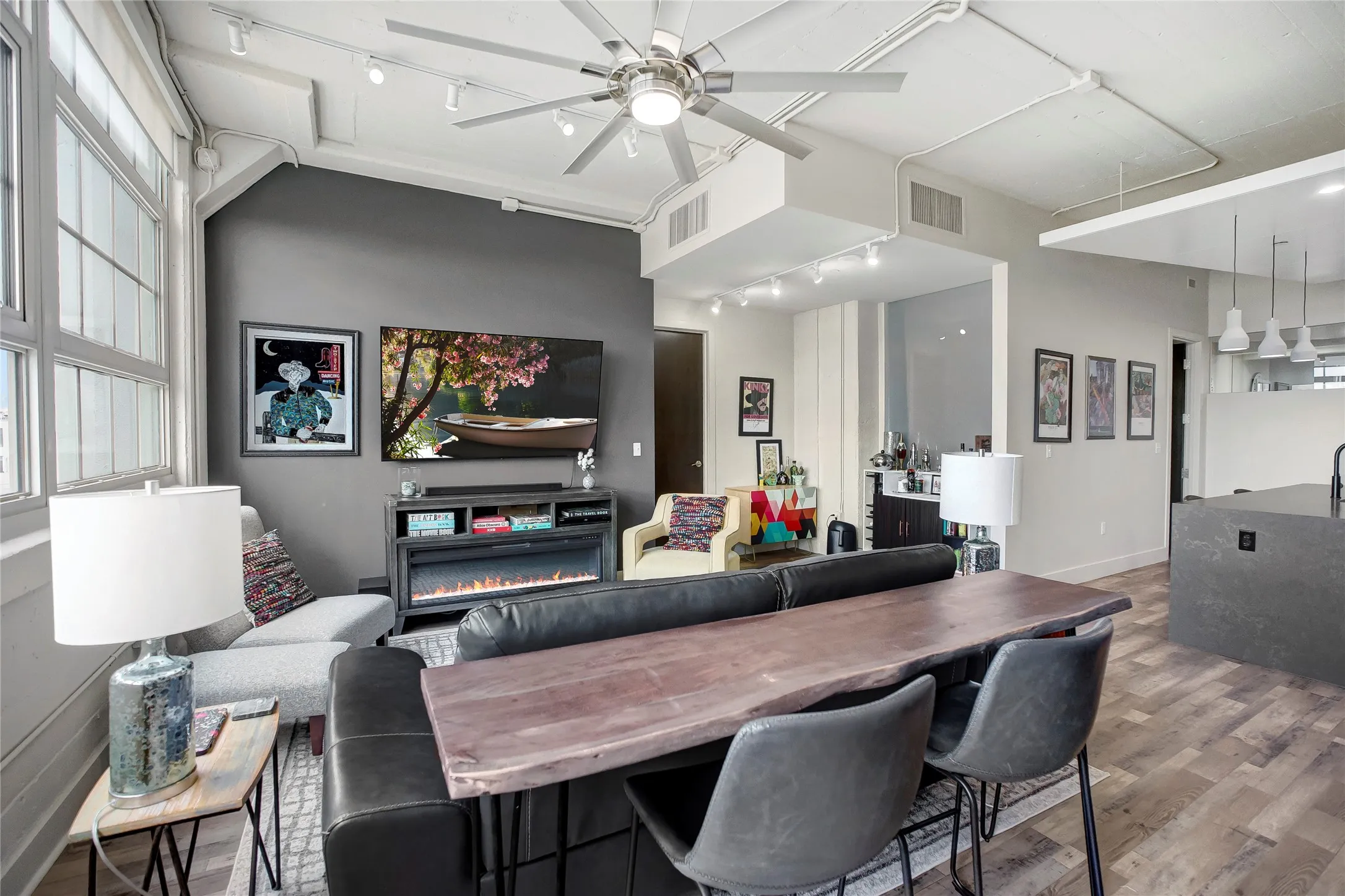 Condominium For Sale in Tarrant County , 2600 W 7th Street 2454, Fort Worth, Texas 76107, 2 Bedrooms, 2 Bathrooms, 2 Garage spaces, 1,536 Sqft, built in 1928, Price $485,000, mls#21307399, Real Estate Agent in Fort Worth, Homes For Sale in Tarrant county, Homes For Sale in Fort Worth, Realtor in Fort Worth Texas, Real Estate Brokerage Independent Realty Texas, Luminita Cordes Realtor