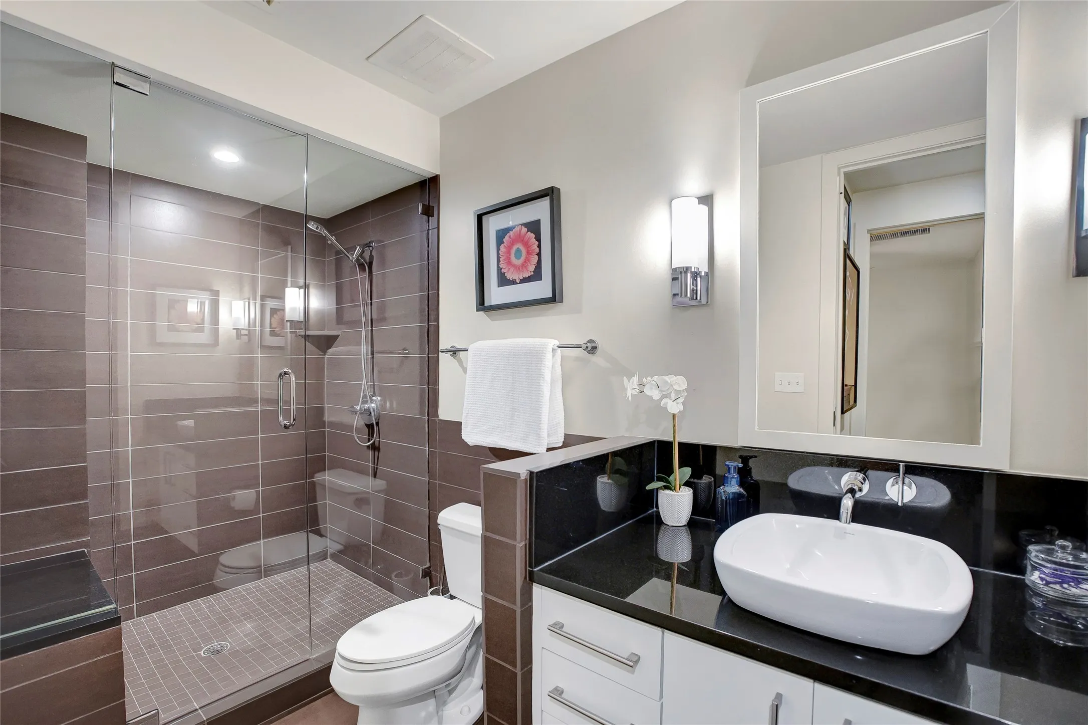 Condominium For Sale in Tarrant County , 2600 W 7th Street 2454, Fort Worth, Texas 76107, 2 Bedrooms, 2 Bathrooms, 2 Garage spaces, 1,536 Sqft, built in 1928, Price $485,000, mls#21307399, Real Estate Agent in Fort Worth, Homes For Sale in Tarrant county, Homes For Sale in Fort Worth, Realtor in Fort Worth Texas, Real Estate Brokerage Independent Realty Texas, Luminita Cordes Realtor