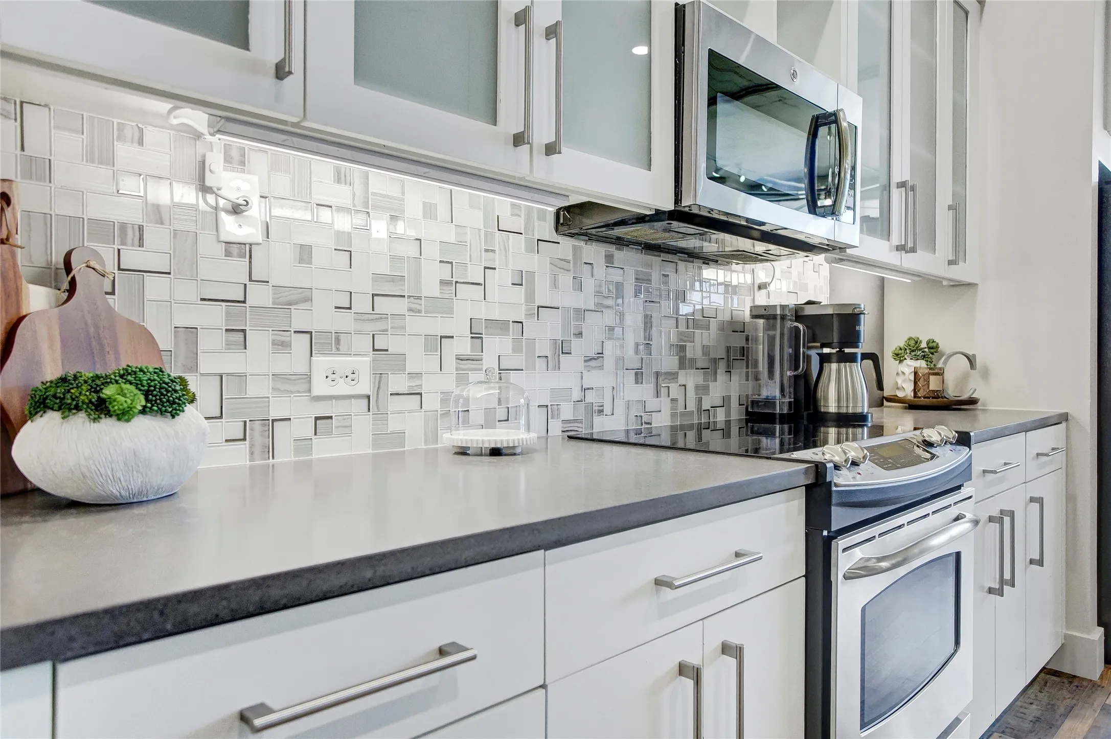 Condominium For Sale in Tarrant County , 2600 W 7th Street 2454, Fort Worth, Texas 76107, 2 Bedrooms, 2 Bathrooms, 2 Garage spaces, 1,536 Sqft, built in 1928, Price $485,000, mls#21307399, Real Estate Agent in Fort Worth, Homes For Sale in Tarrant county, Homes For Sale in Fort Worth, Realtor in Fort Worth Texas, Real Estate Brokerage Independent Realty Texas, Luminita Cordes Realtor