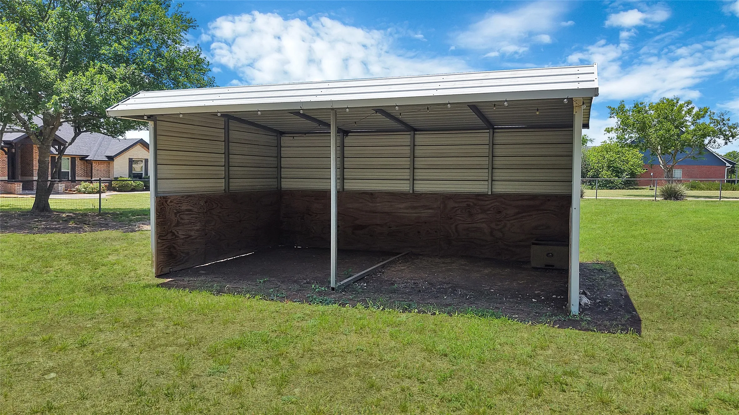 Double loafing shed in front paddock