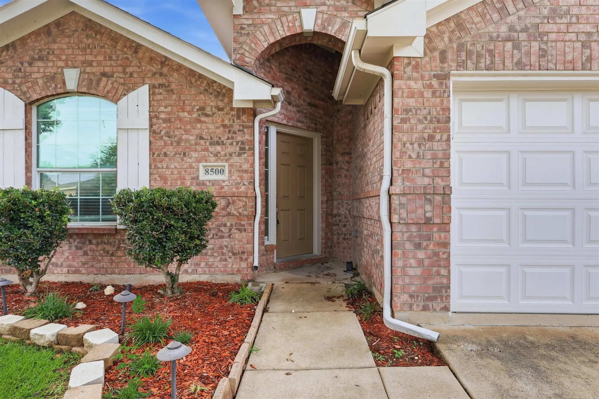 Single Family Residence For Sale in Tarrant County , 8500 Prairie Fire Drive, Fort Worth, Texas 76131, 4 Bedroom, 2 Bathroom, 2 Garage spaces, 1,955 Sqft, built in 2003, mls#21265831, Real Estate Agent in Fort Worth, Homes For Sale in Tarrant county, Homes For Sale in Fort Worth, Realtor in Fort Worth Texas, Real Estate Brokerage Independent Realty Texas, Luminita Cordes Realtor