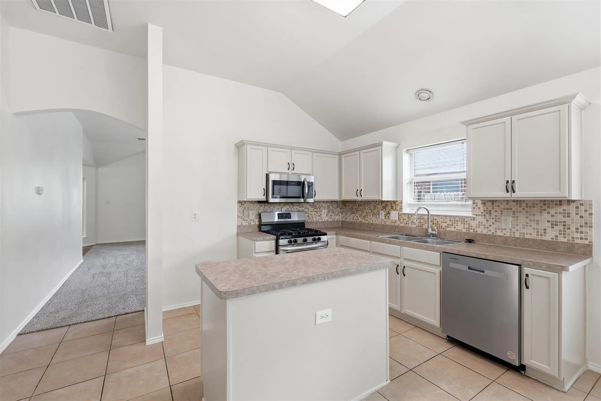 Single Family Residence For Sale in Tarrant County , 8500 Prairie Fire Drive, Fort Worth, Texas 76131, 4 Bedroom, 2 Bathroom, 2 Garage spaces, 1,955 Sqft, built in 2003, mls#21265831, Real Estate Agent in Fort Worth, Homes For Sale in Tarrant county, Homes For Sale in Fort Worth, Realtor in Fort Worth Texas, Real Estate Brokerage Independent Realty Texas, Luminita Cordes Realtor