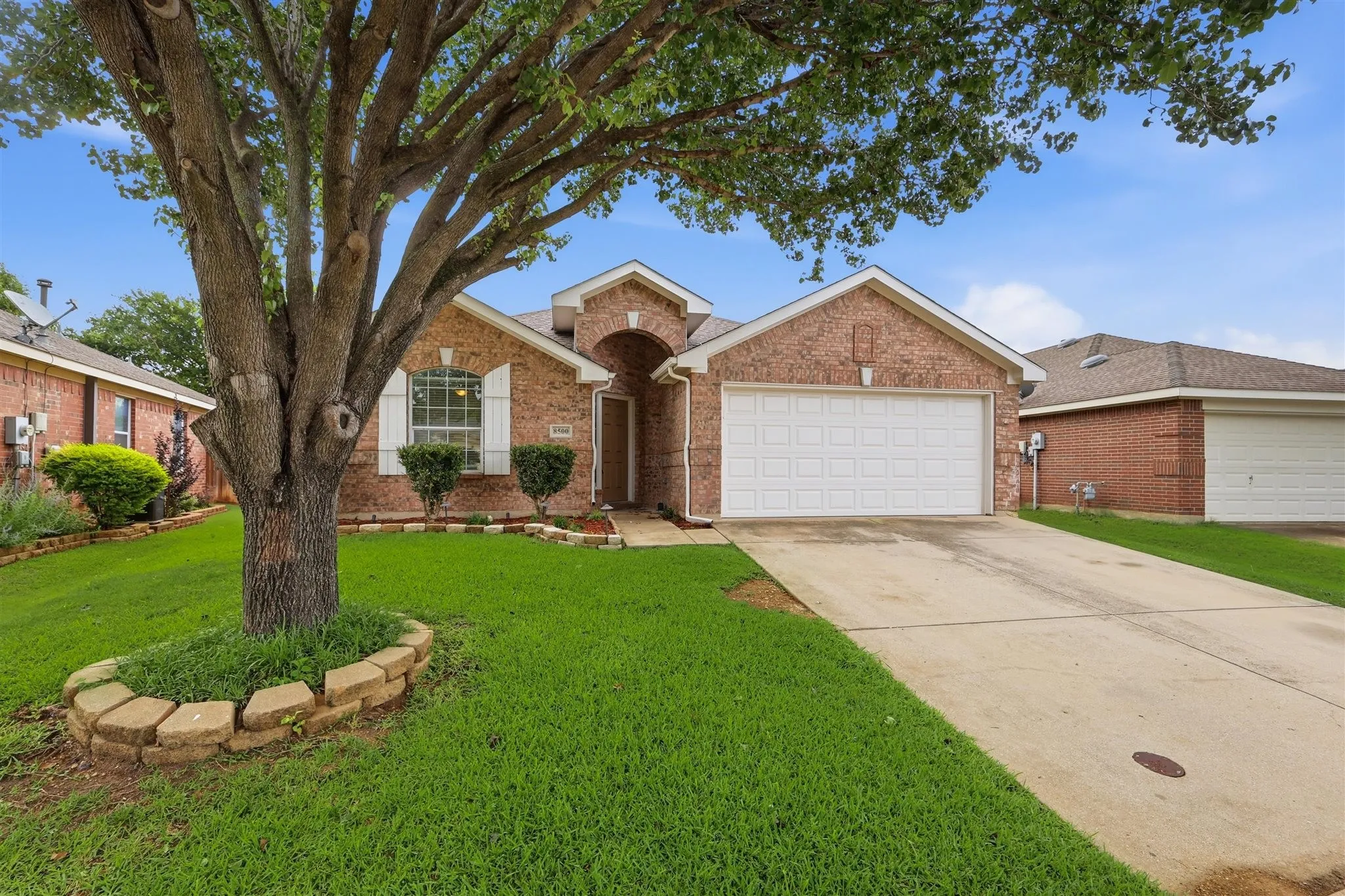 Single Family Residence For Sale in Tarrant County , 8500 Prairie Fire Drive, Fort Worth, Texas 76131, 4 Bedroom, 2 Bathroom, 2 Garage spaces, 1,955 Sqft, built in 2003, mls#21265831, Real Estate Agent in Fort Worth, Homes For Sale in Tarrant county, Homes For Sale in Fort Worth, Realtor in Fort Worth Texas, Real Estate Brokerage Independent Realty Texas, Luminita Cordes Realtor