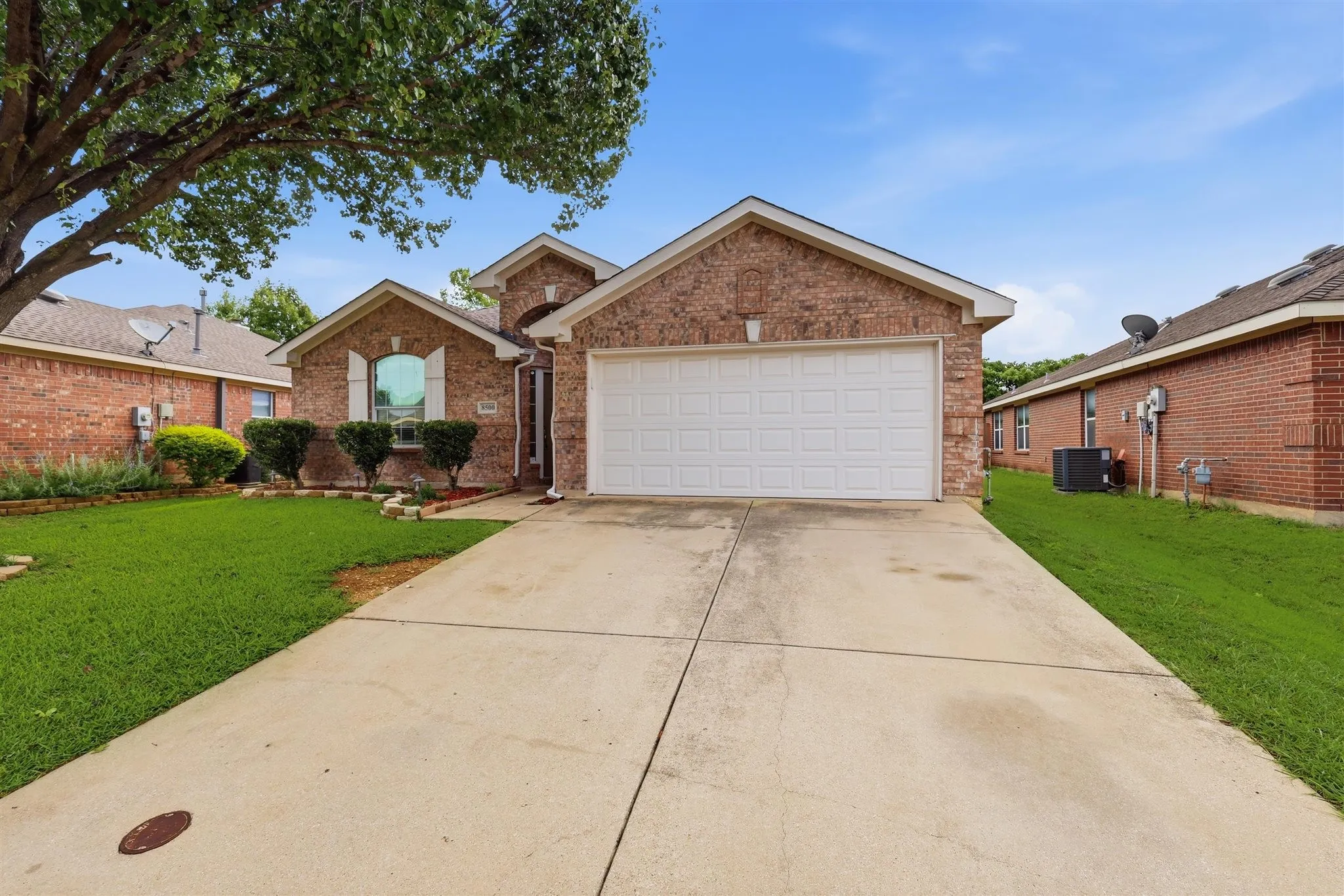 Single Family Residence For Sale in Tarrant County , 8500 Prairie Fire Drive, Fort Worth, Texas 76131, 4 Bedroom, 2 Bathroom, 2 Garage spaces, 1,955 Sqft, built in 2003, mls#21265831, Real Estate Agent in Fort Worth, Homes For Sale in Tarrant county, Homes For Sale in Fort Worth, Realtor in Fort Worth Texas, Real Estate Brokerage Independent Realty Texas, Luminita Cordes Realtor