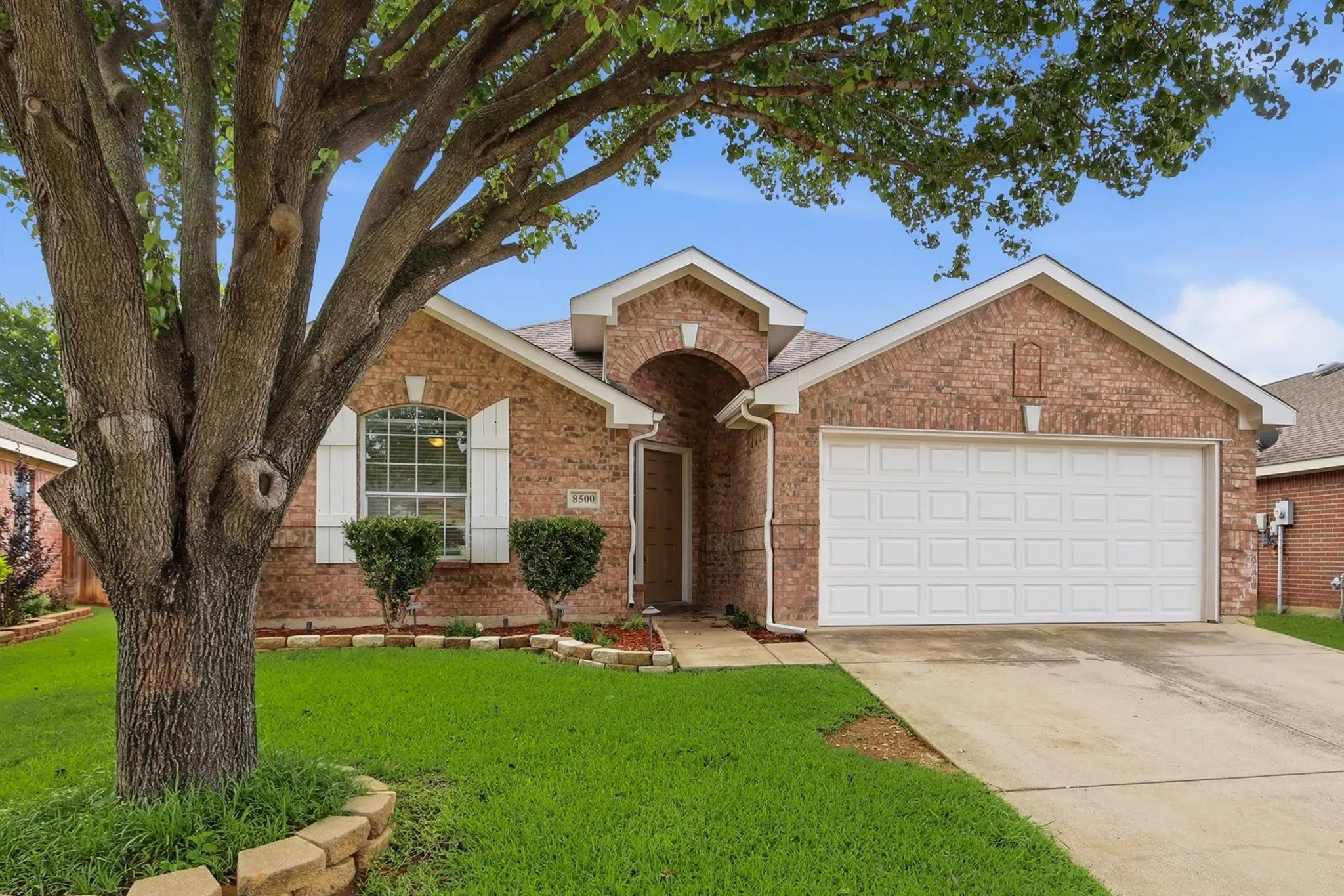 Single Family Residence For Sale in Tarrant County , 8500 Prairie Fire Drive, Fort Worth, Texas 76131, 4 Bedroom, 2 Bathroom, 2 Garage spaces, 1,955 Sqft, built in 2003, mls#21265831, Real Estate Agent in Fort Worth, Homes For Sale in Tarrant county, Homes For Sale in Fort Worth, Realtor in Fort Worth Texas, Real Estate Brokerage Independent Realty Texas, Luminita Cordes Realtor