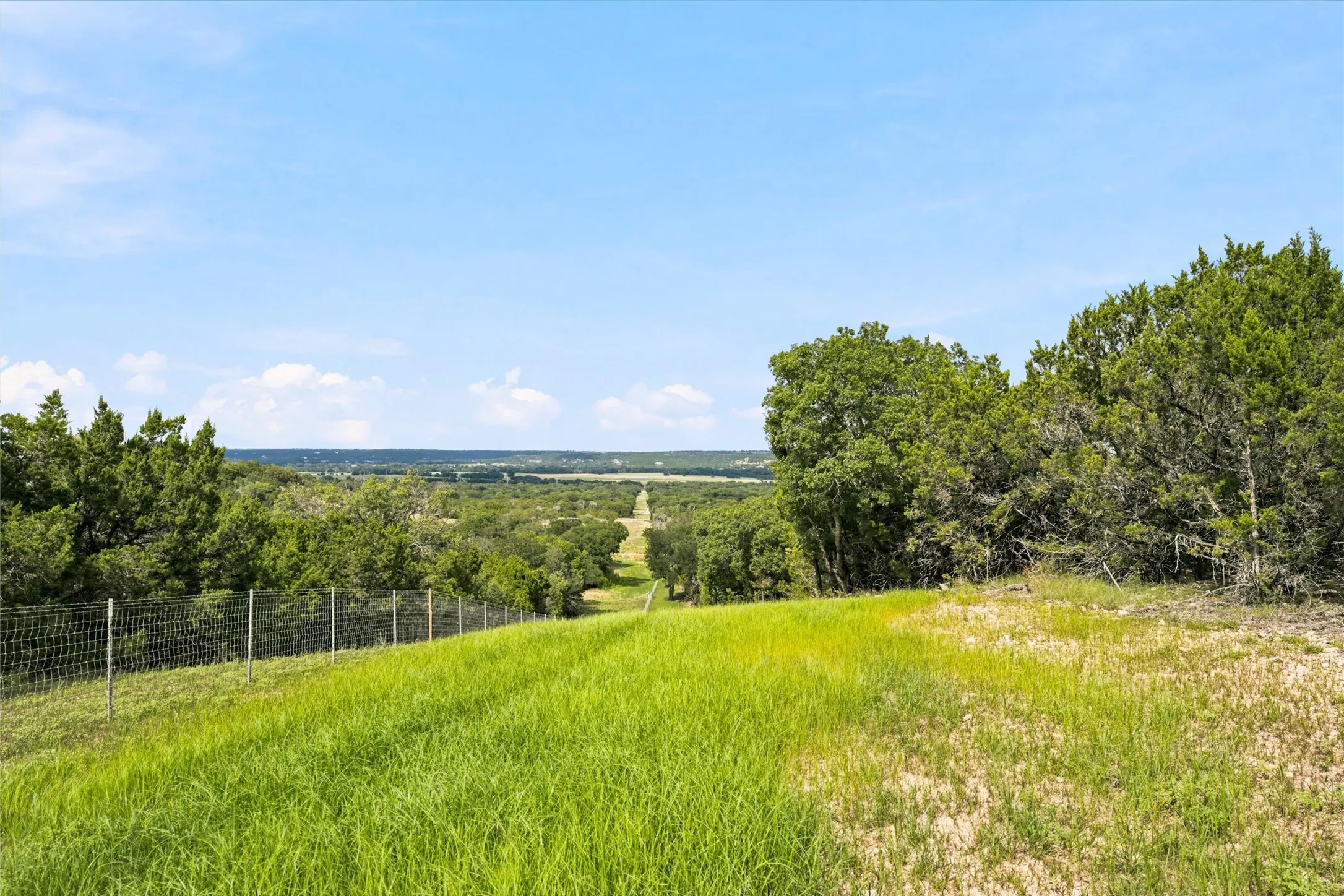 Single Family Residence For Sale in Bosque County , 291 CR 4275, Clifton, Texas 76634, 3 Bedroom, 3 Bathroom, Garage spaces, 2,581 Sqft, built in 1987, mls#21308122, Real Estate Agent in Clifton, Homes For Sale in Bosque county, Homes For Sale in Clifton, Realtor in Clifton Texas, Real Estate Brokerage Independent Realty Texas, Luminita Cordes Realtor