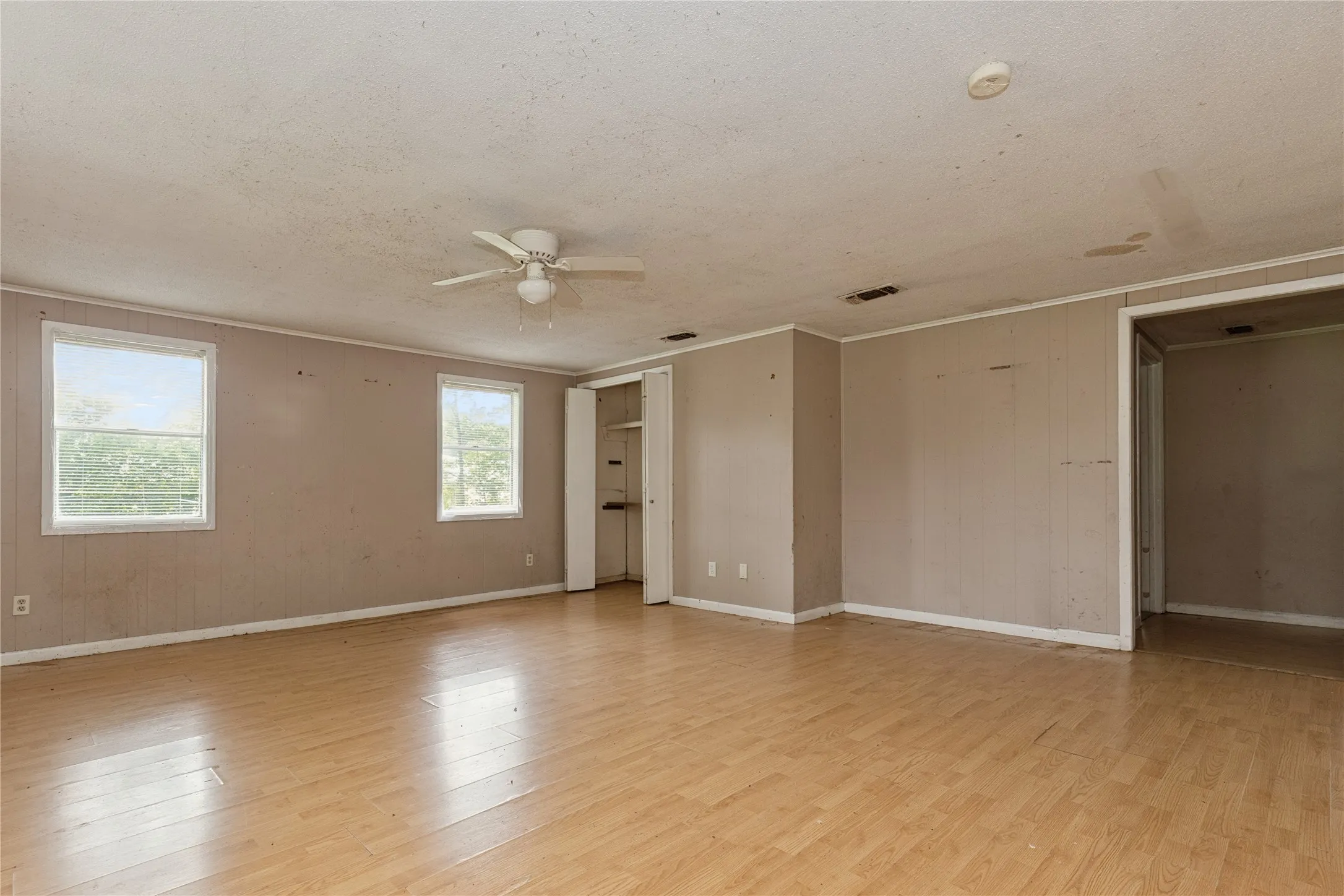 Single Family Residence For Sale in Bowie County , 1003 Brooks, New Boston, Texas 75570, 3 Bedroom, 2 Bathroom, Garage spaces, 1,360 Sqft, built in 1970, mls#21302200, Real Estate Agent in New Boston, Homes For Sale in Bowie county, Homes For Sale in New Boston, Realtor in New Boston Texas, Real Estate Brokerage Independent Realty Texas, Luminita Cordes Realtor