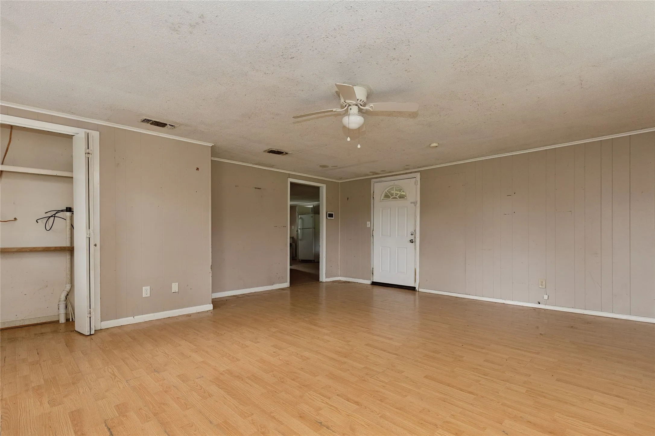 Single Family Residence For Sale in Bowie County , 1003 Brooks, New Boston, Texas 75570, 3 Bedroom, 2 Bathroom, Garage spaces, 1,360 Sqft, built in 1970, mls#21302200, Real Estate Agent in New Boston, Homes For Sale in Bowie county, Homes For Sale in New Boston, Realtor in New Boston Texas, Real Estate Brokerage Independent Realty Texas, Luminita Cordes Realtor