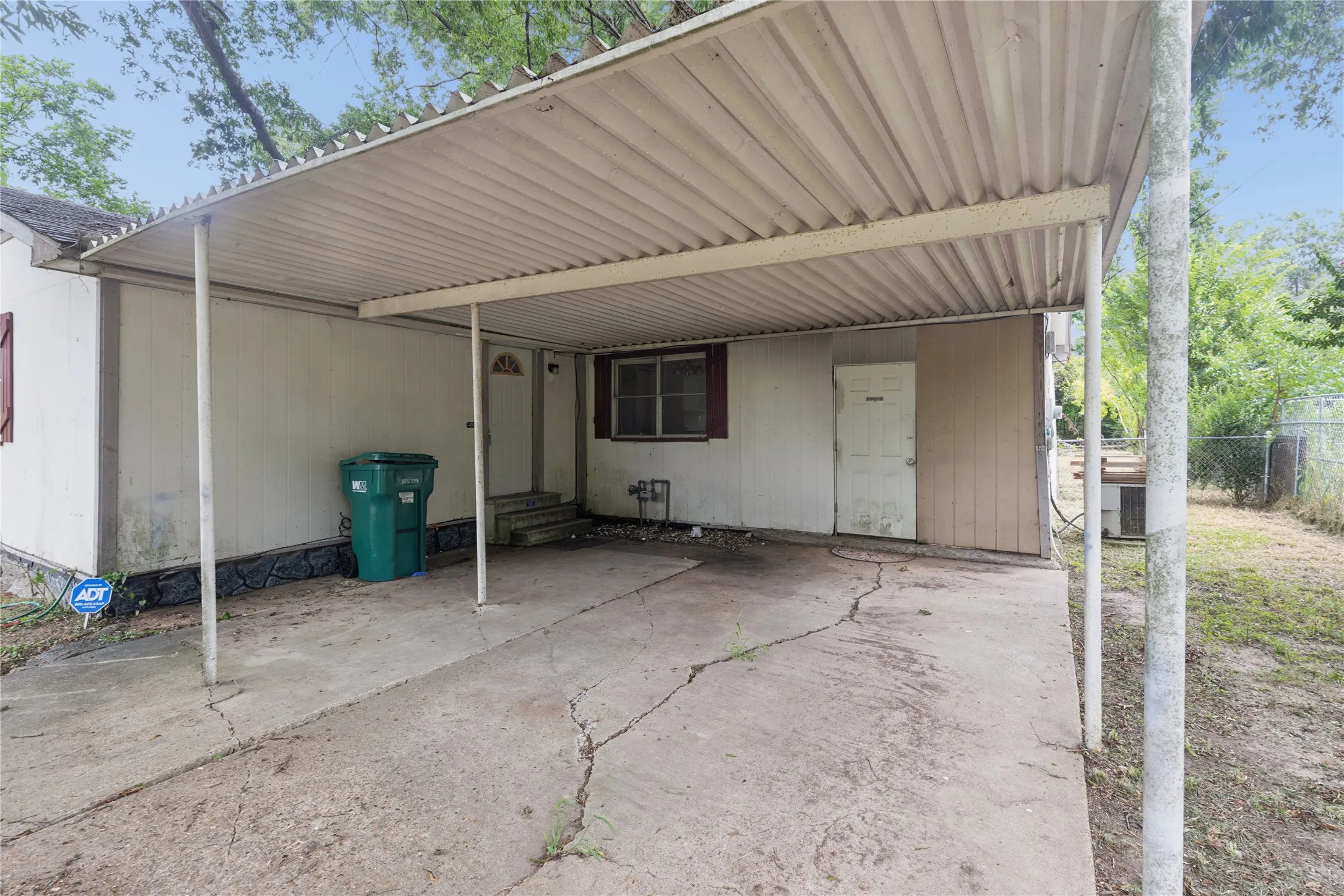 Single Family Residence For Sale in Bowie County , 1003 Brooks, New Boston, Texas 75570, 3 Bedroom, 2 Bathroom, Garage spaces, 1,360 Sqft, built in 1970, mls#21302200, Real Estate Agent in New Boston, Homes For Sale in Bowie county, Homes For Sale in New Boston, Realtor in New Boston Texas, Real Estate Brokerage Independent Realty Texas, Luminita Cordes Realtor