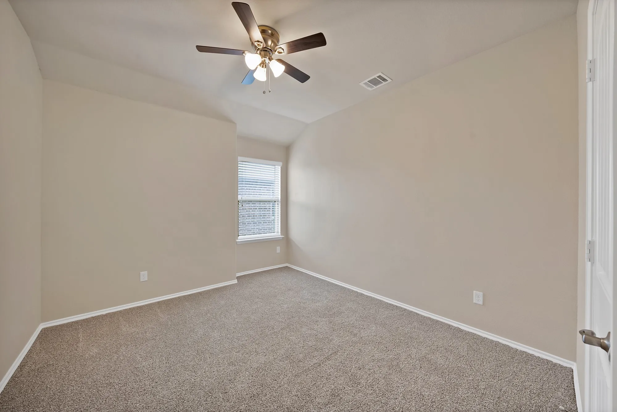 Single Family Residence For Sale in Collin County , 3405 Founders Way, Melissa, Texas 75454, 5 Bedroom, 3 Bathroom, 2 Garage spaces, 2,928 Sqft, built in 2014, mls#21304833, Real Estate Agent in Melissa, Homes For Sale in Collin county, Homes For Sale in Melissa, Realtor in Melissa Texas, Real Estate Brokerage Independent Realty Texas, Luminita Cordes Realtor