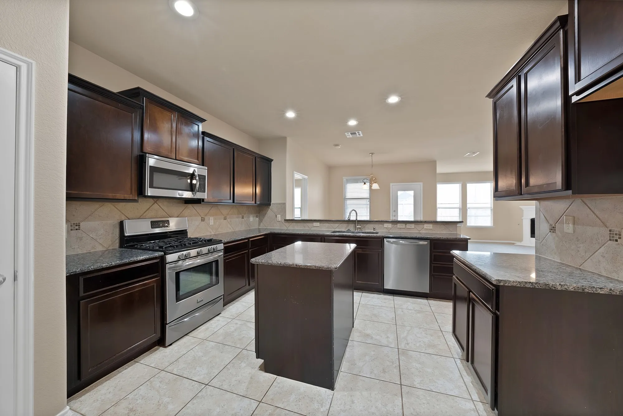 Single Family Residence For Sale in Collin County , 3405 Founders Way, Melissa, Texas 75454, 5 Bedroom, 3 Bathroom, 2 Garage spaces, 2,928 Sqft, built in 2014, mls#21304833, Real Estate Agent in Melissa, Homes For Sale in Collin county, Homes For Sale in Melissa, Realtor in Melissa Texas, Real Estate Brokerage Independent Realty Texas, Luminita Cordes Realtor
