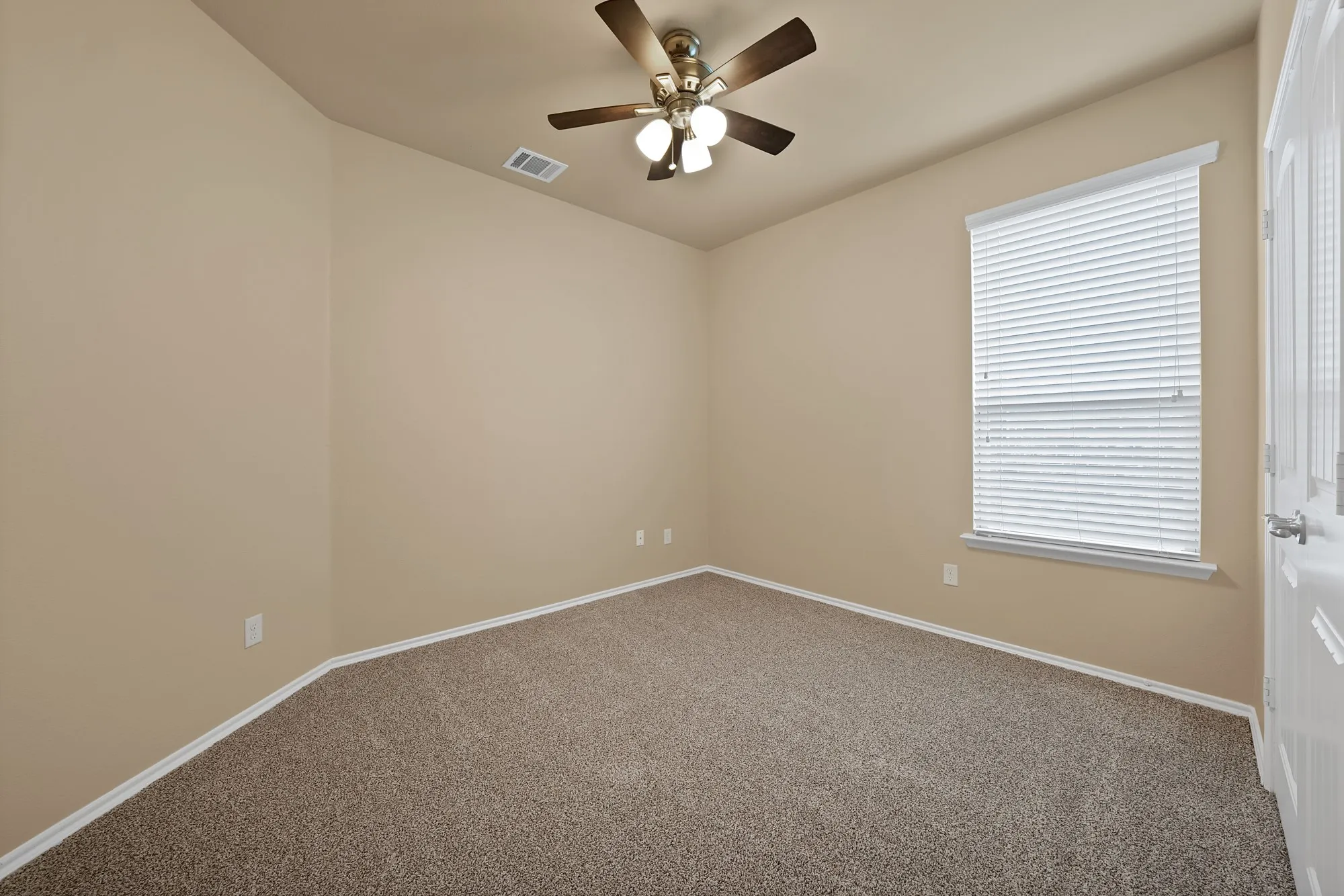 Single Family Residence For Sale in Collin County , 3405 Founders Way, Melissa, Texas 75454, 5 Bedroom, 3 Bathroom, 2 Garage spaces, 2,928 Sqft, built in 2014, mls#21304833, Real Estate Agent in Melissa, Homes For Sale in Collin county, Homes For Sale in Melissa, Realtor in Melissa Texas, Real Estate Brokerage Independent Realty Texas, Luminita Cordes Realtor